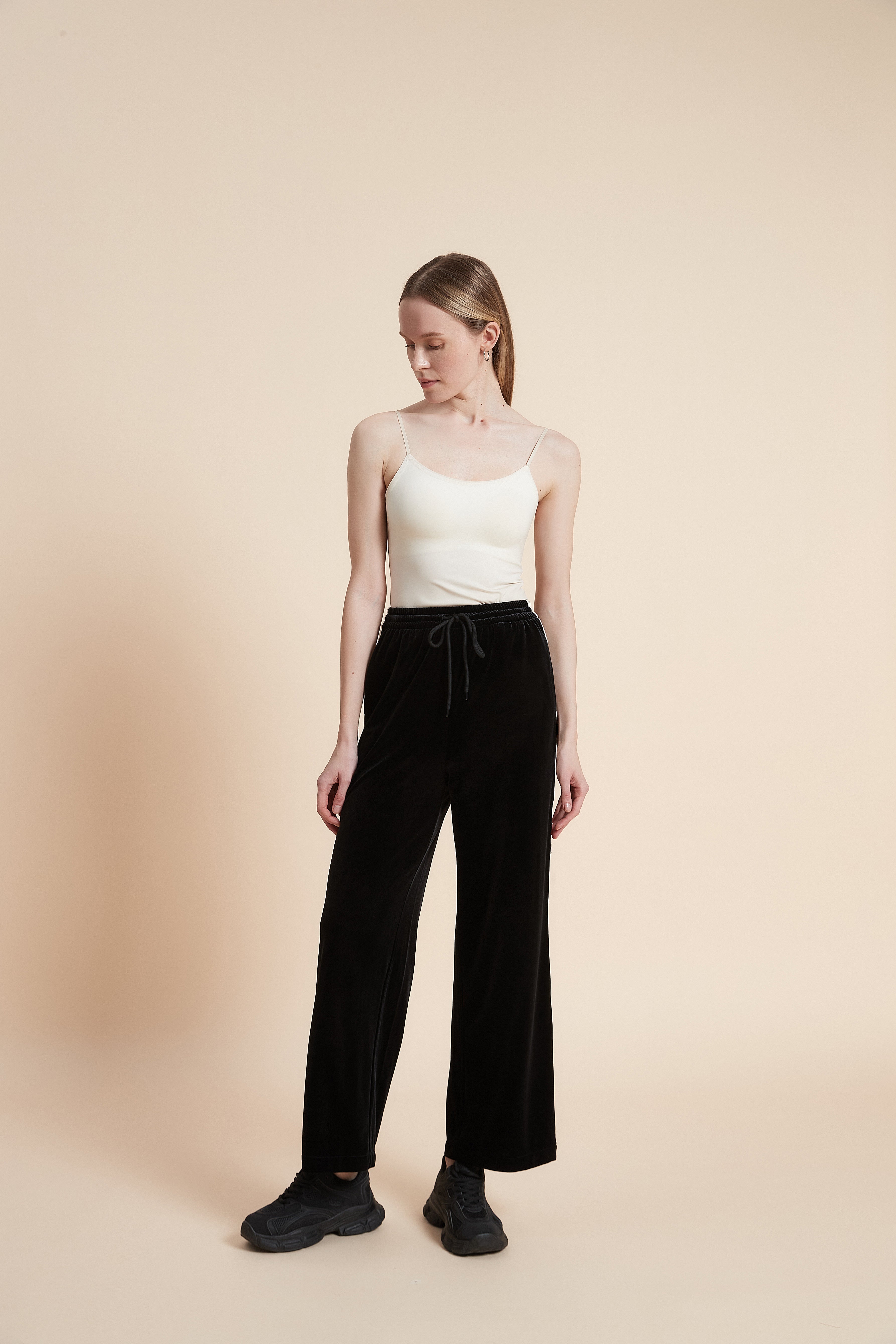 Plain Wide-Leg Trousers