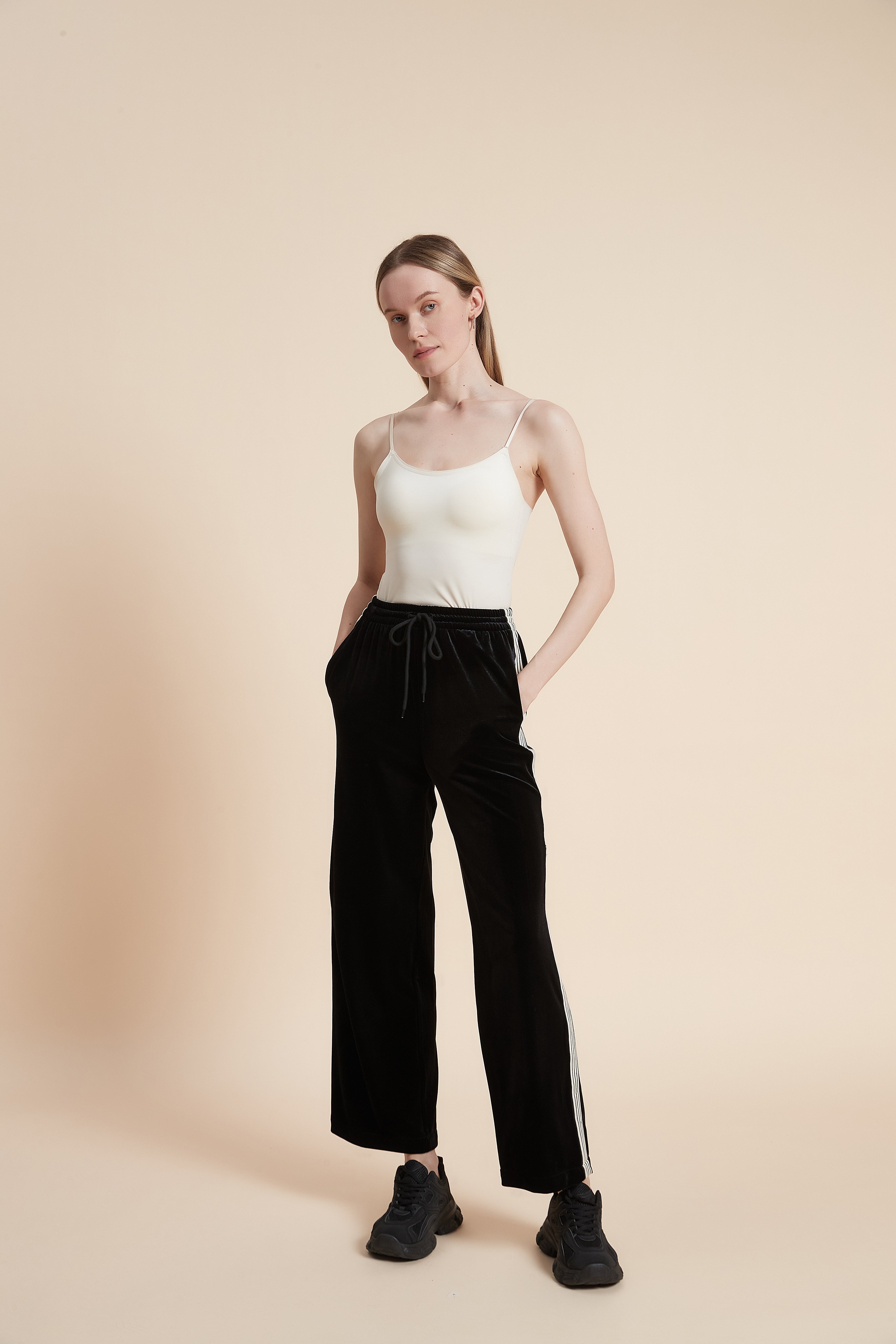 Plain Wide-Leg Trousers