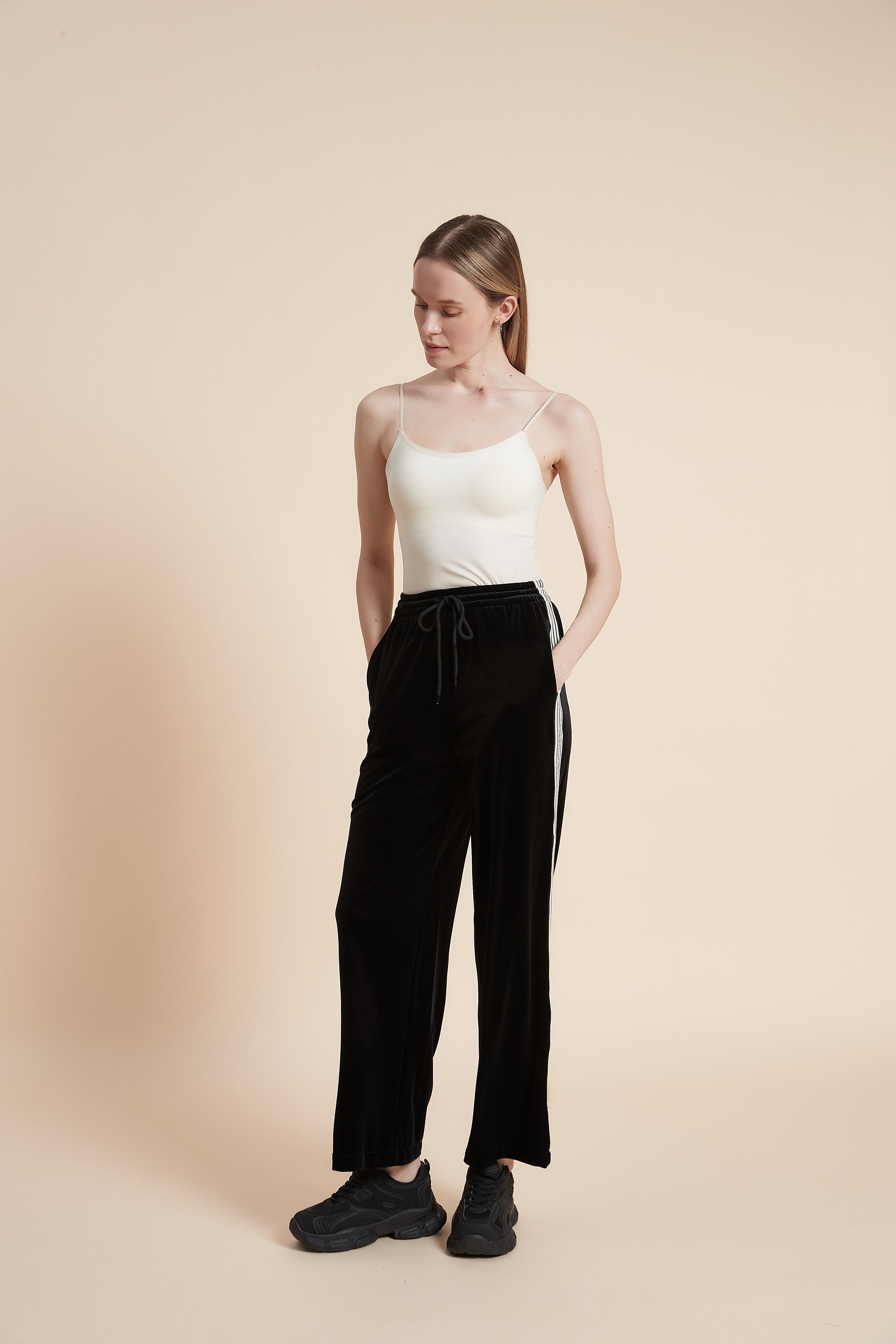 Plain Wide-Leg Trousers