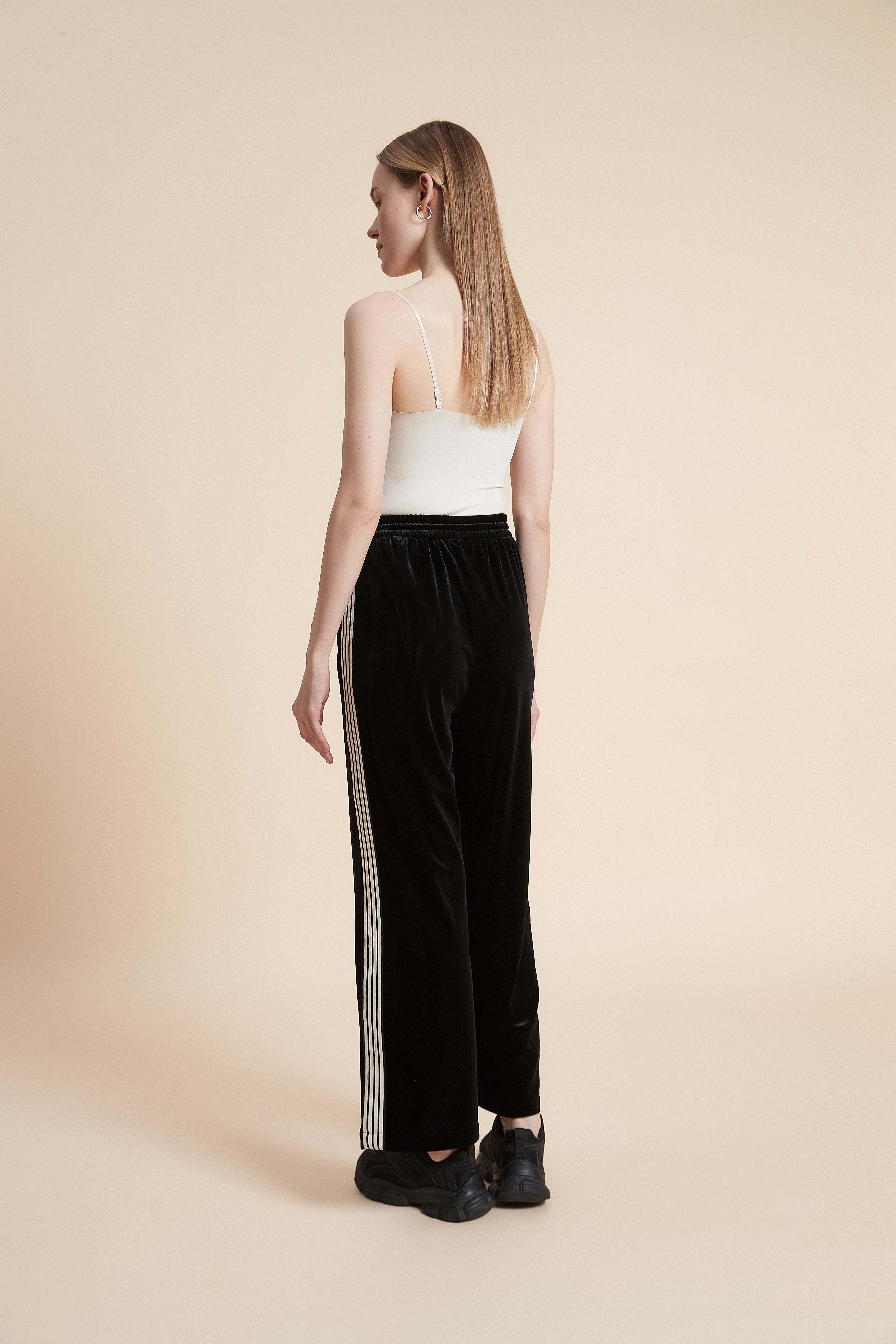 Plain Wide-Leg Trousers