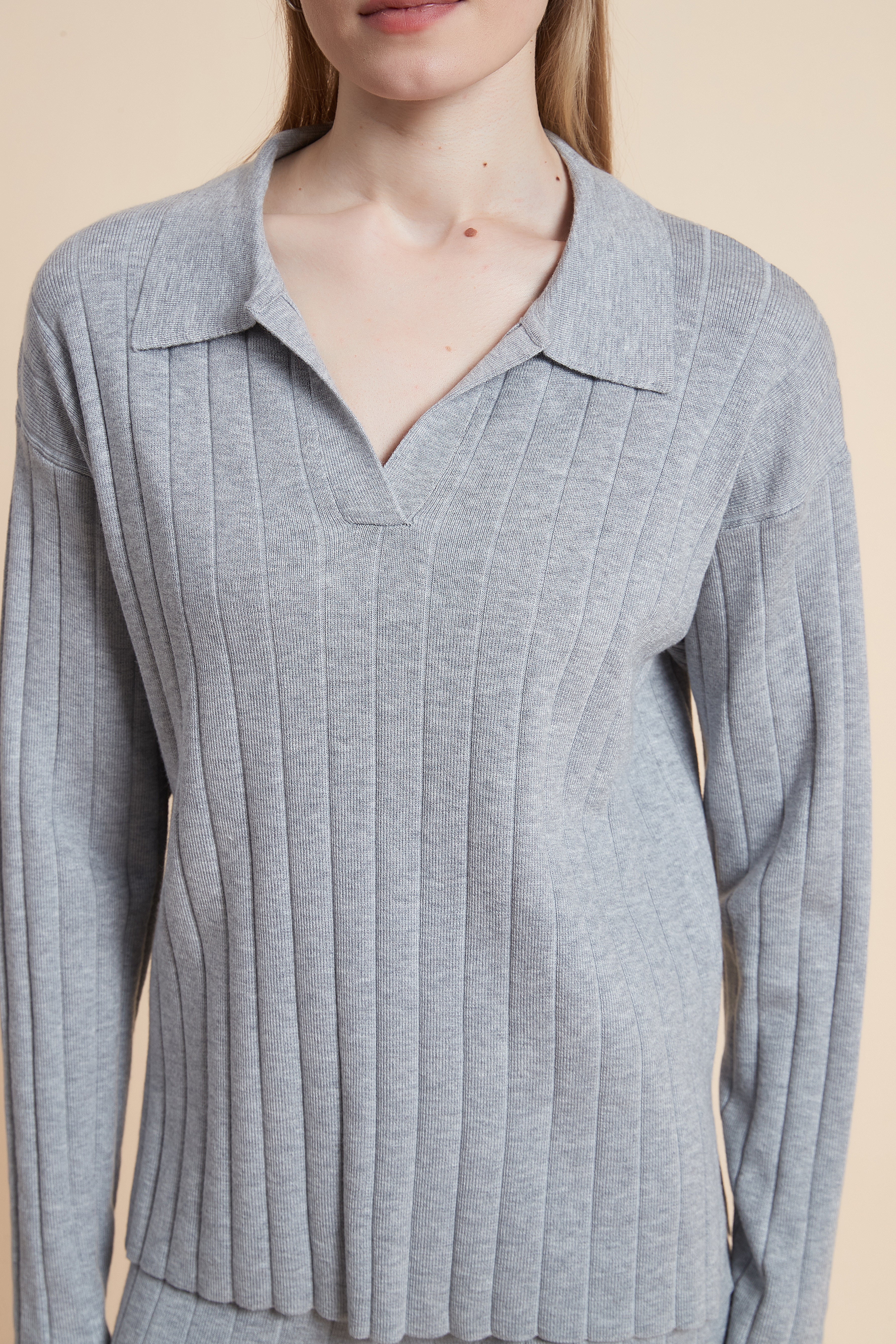 Long sleeve solid ribbed mid-length blouse