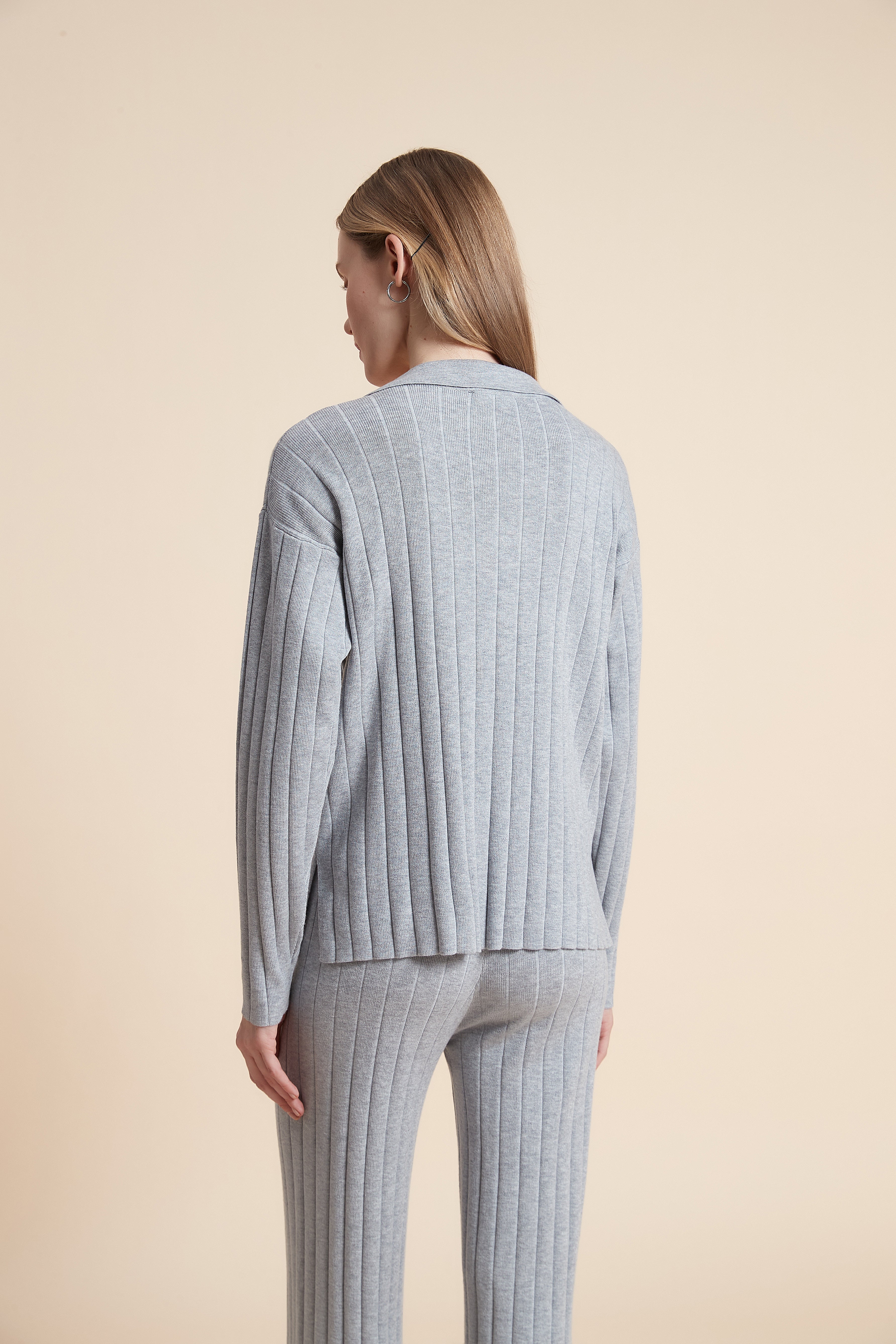 Long sleeve solid ribbed mid-length blouse