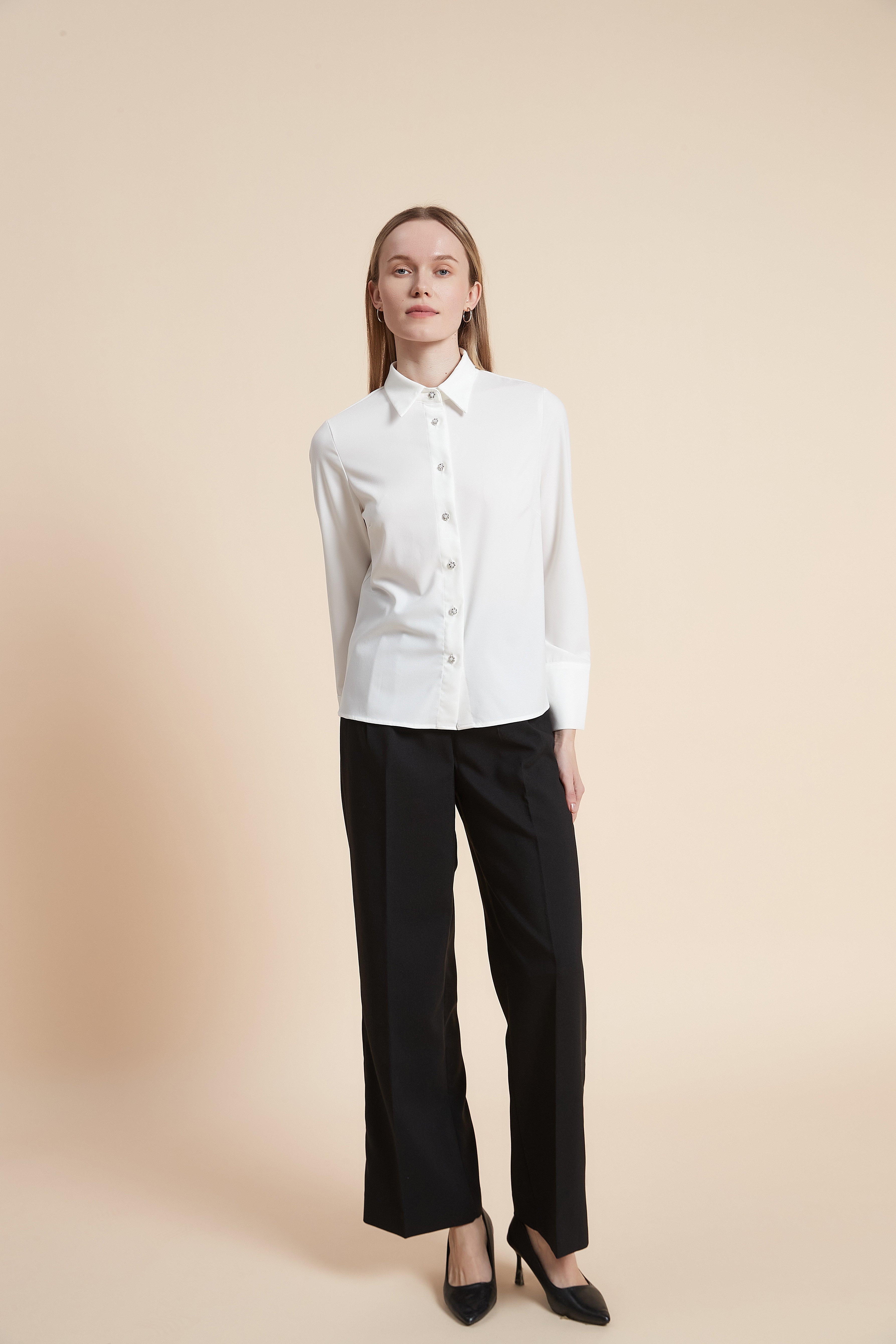 قميص سادة بكم طويل وأزرار