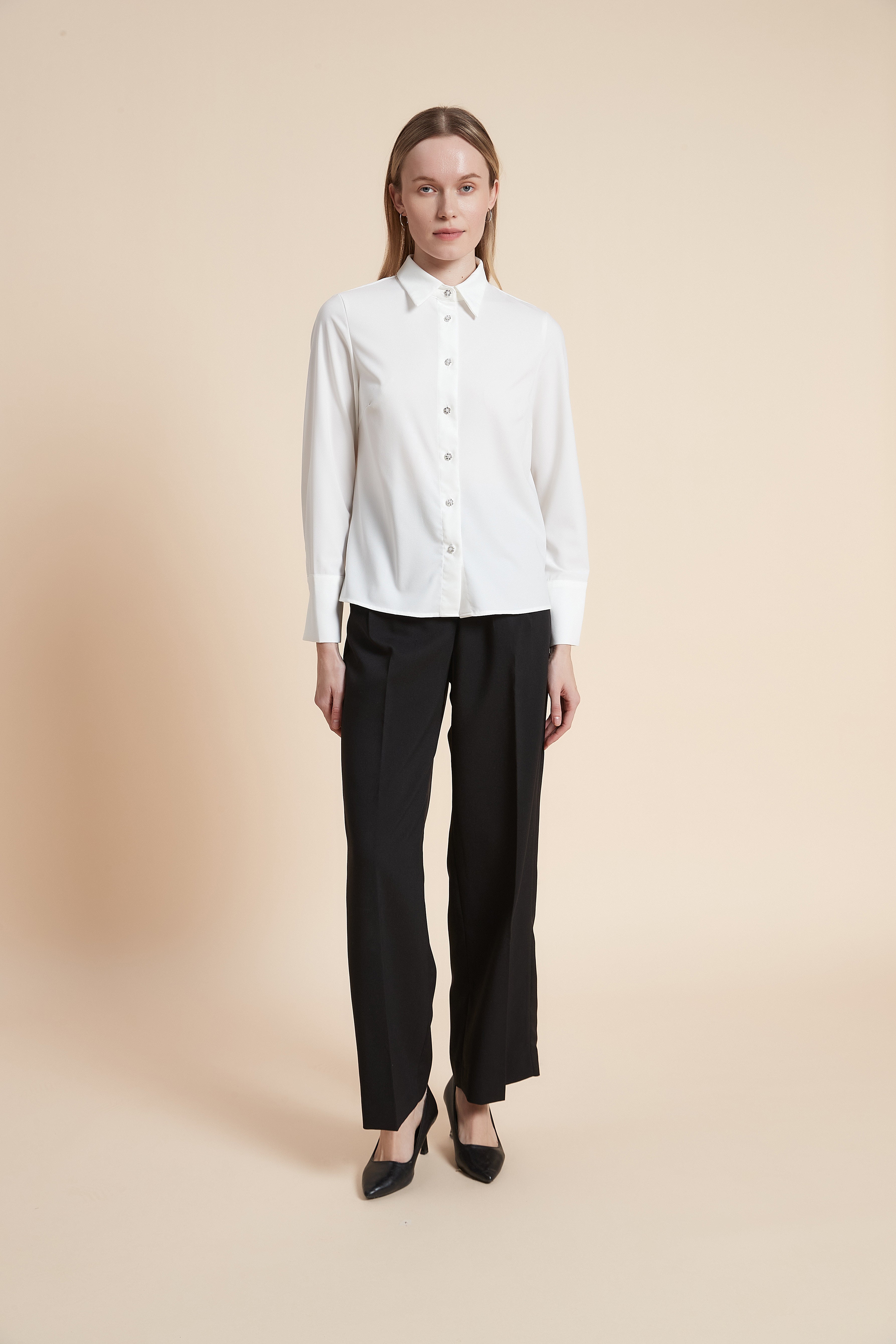 قميص سادة بكم طويل وأزرار