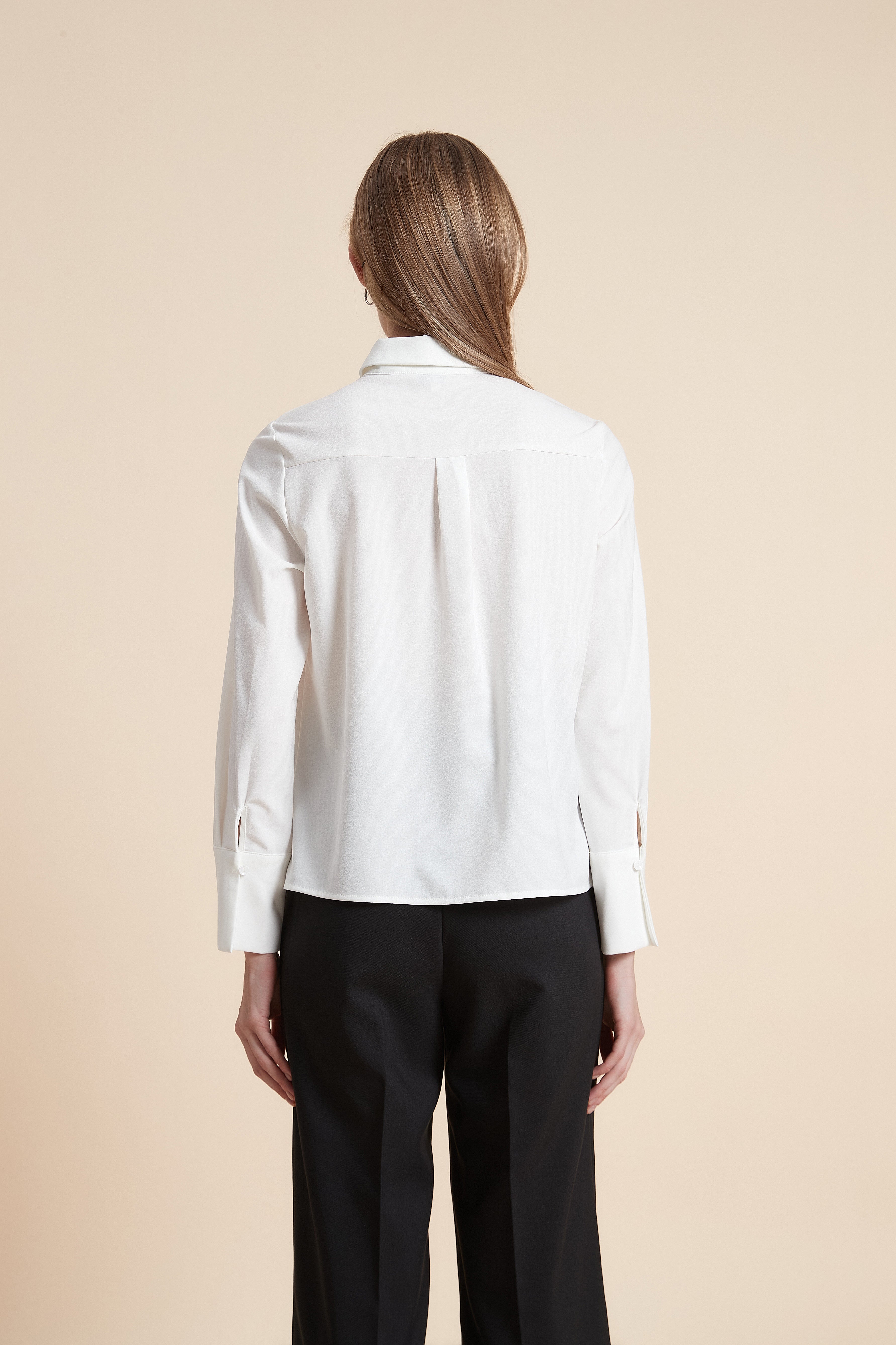 قميص سادة بكم طويل وأزرار