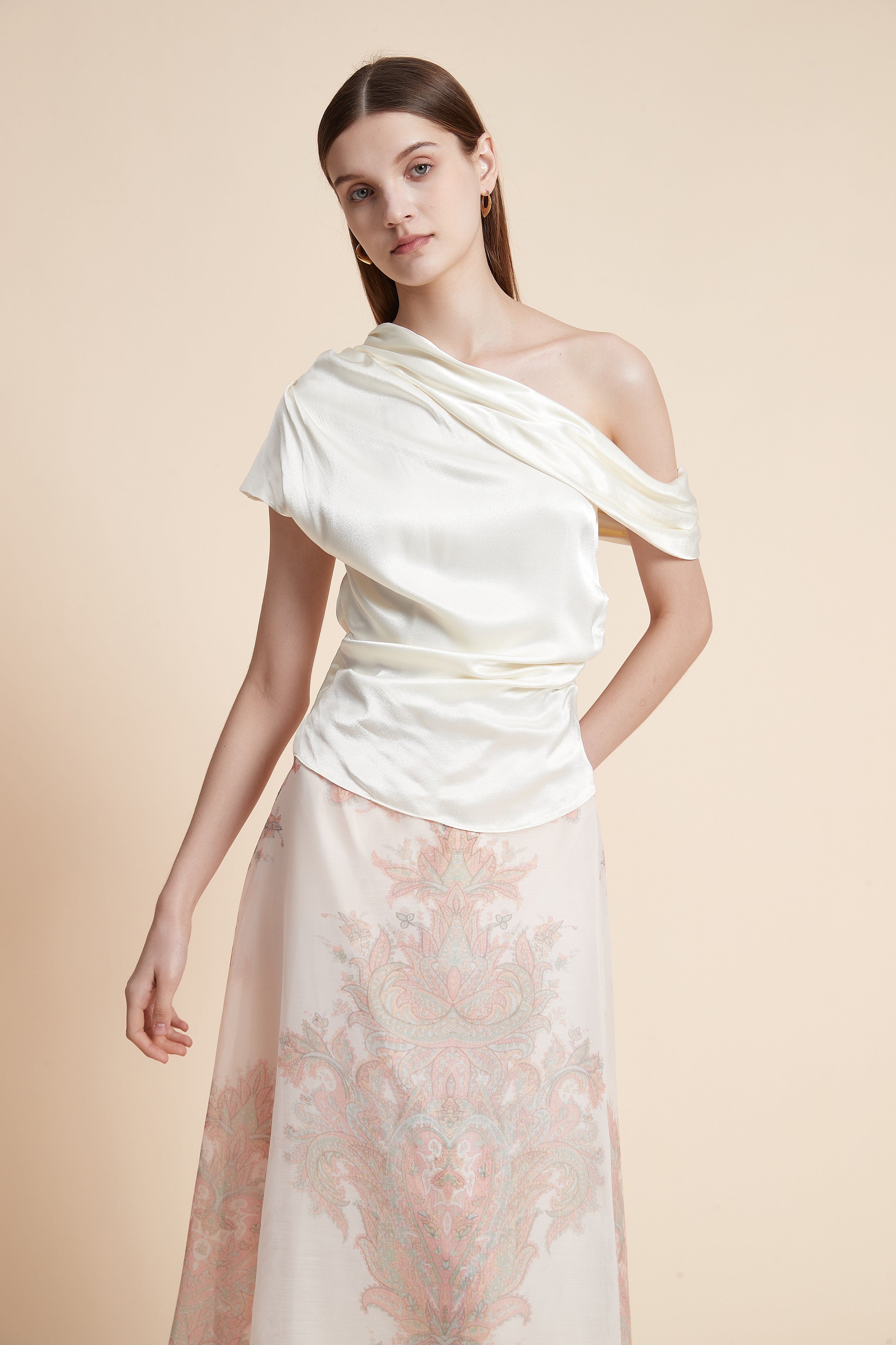 بلوزة سادة بأكمام قصيرة كتف مكشوف