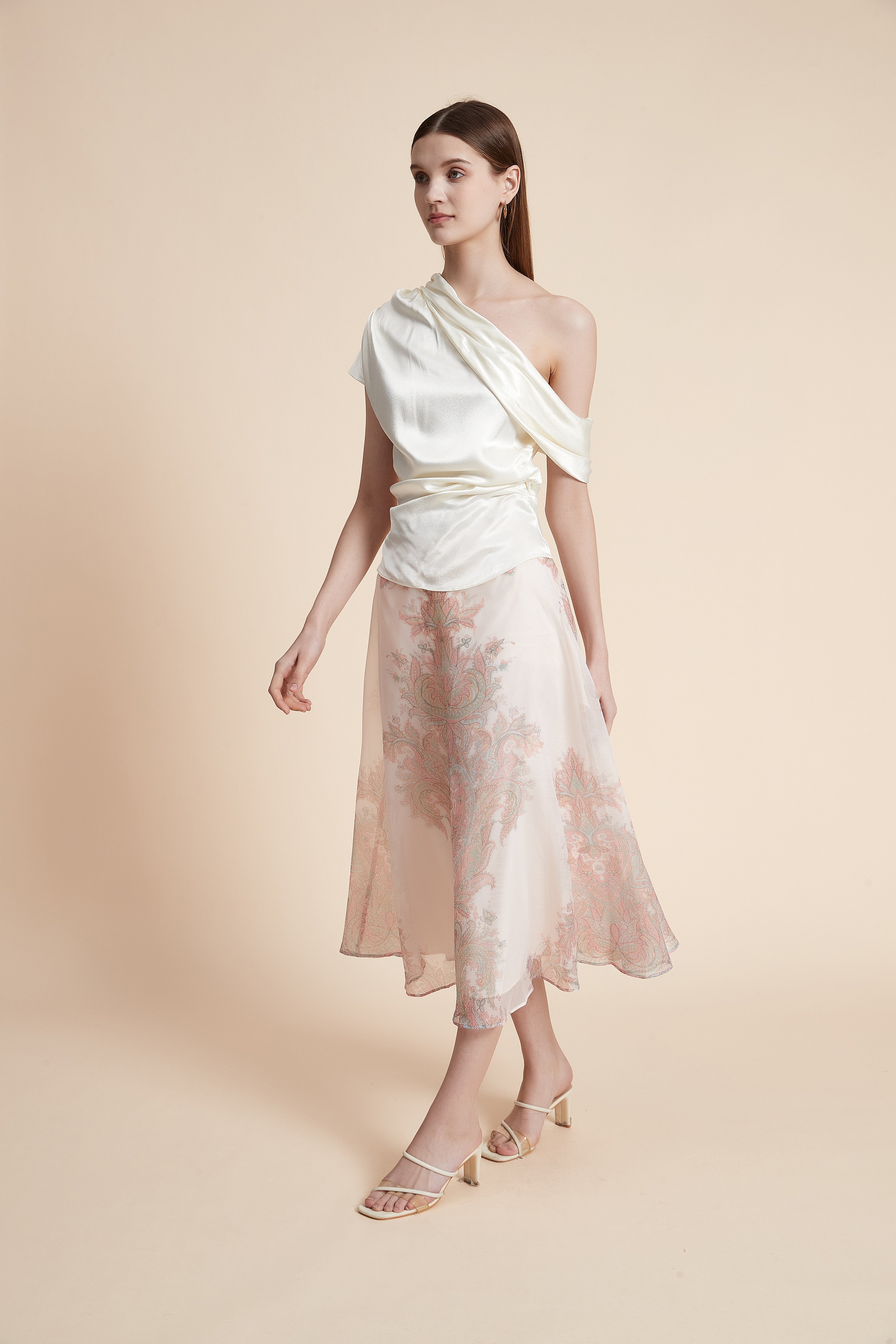 بلوزة سادة بأكمام قصيرة كتف مكشوف