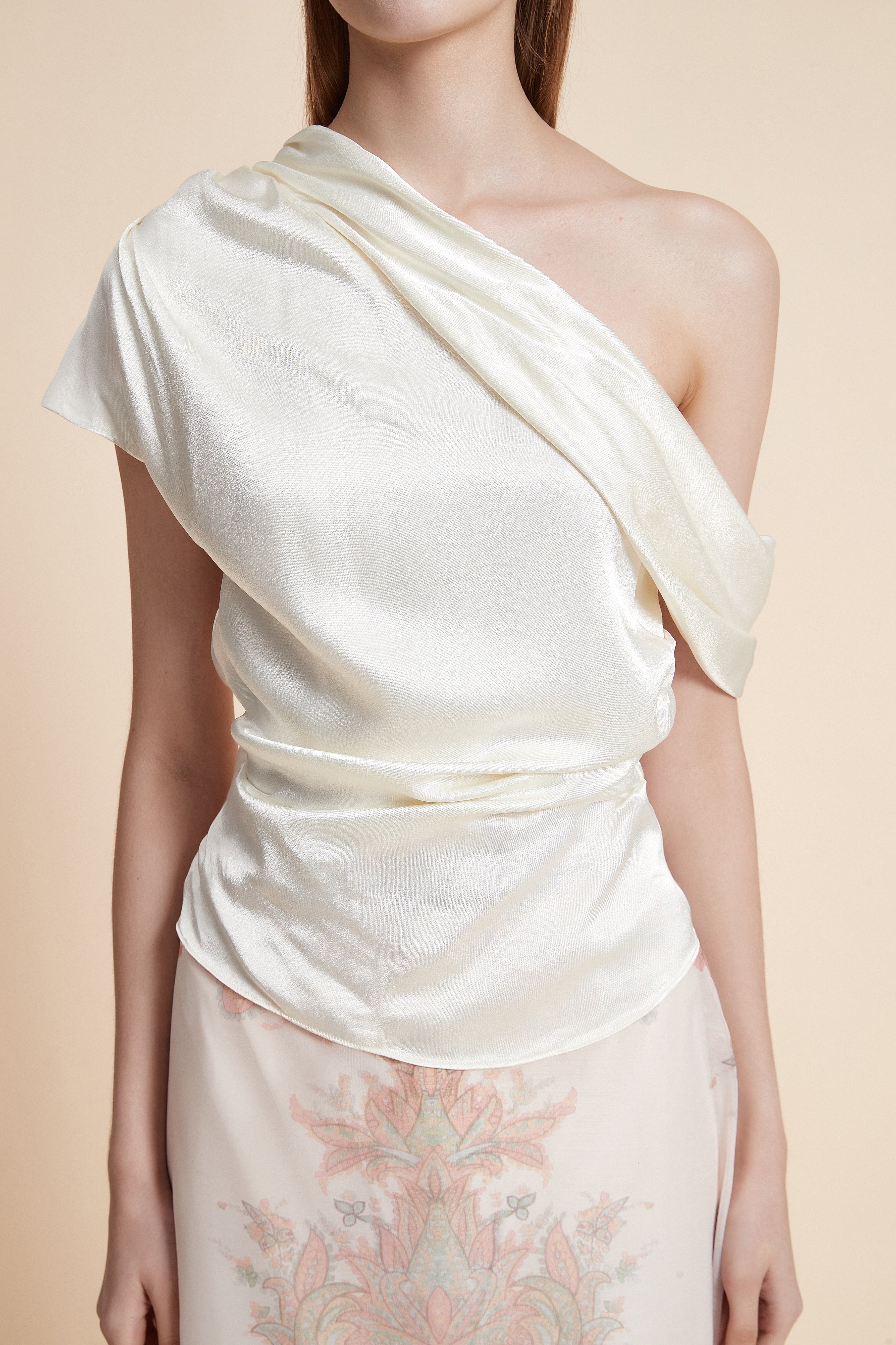 بلوزة سادة بأكمام قصيرة كتف مكشوف