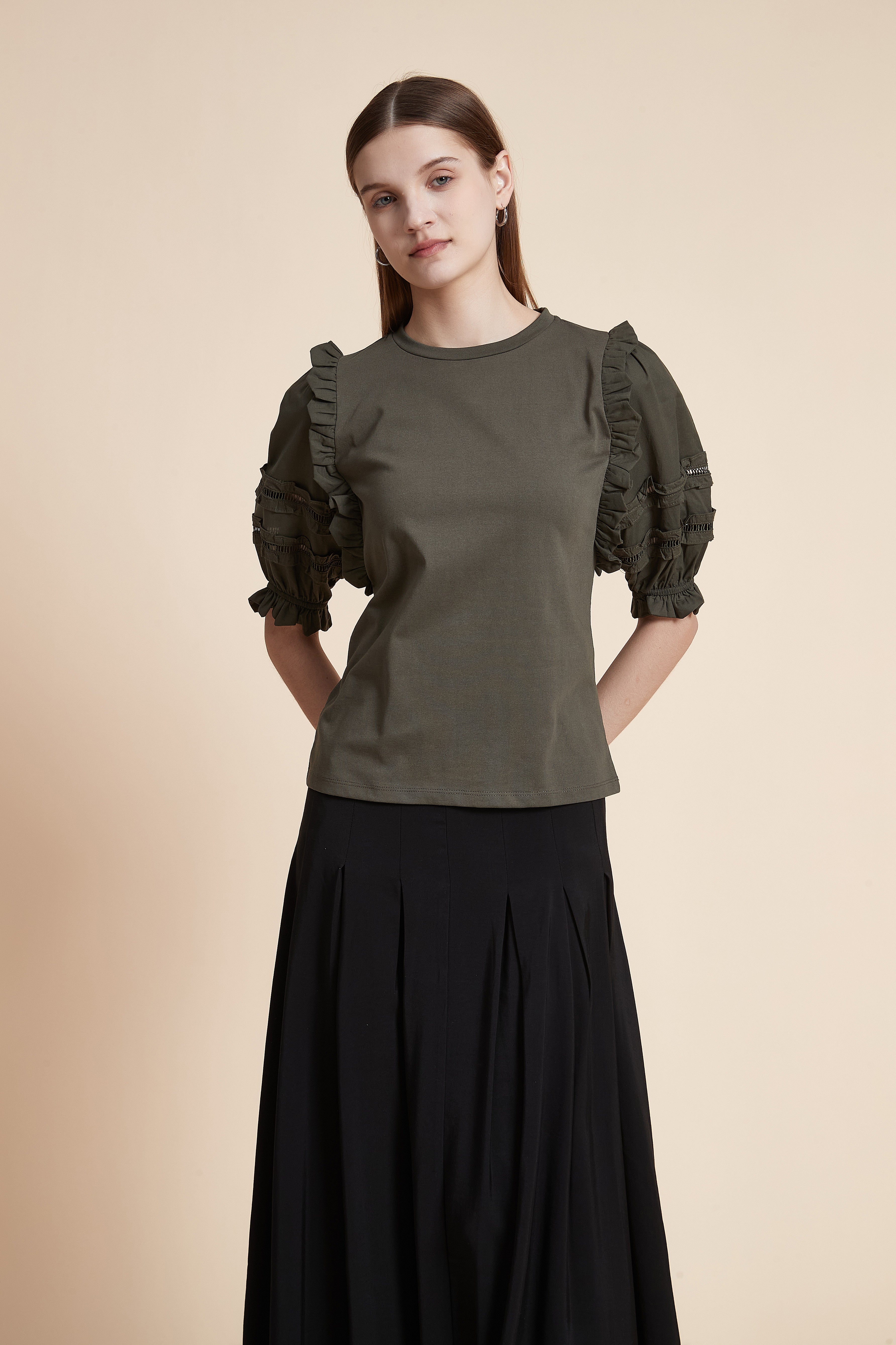 تيشيرت سادة بأكمام قصيرة بف