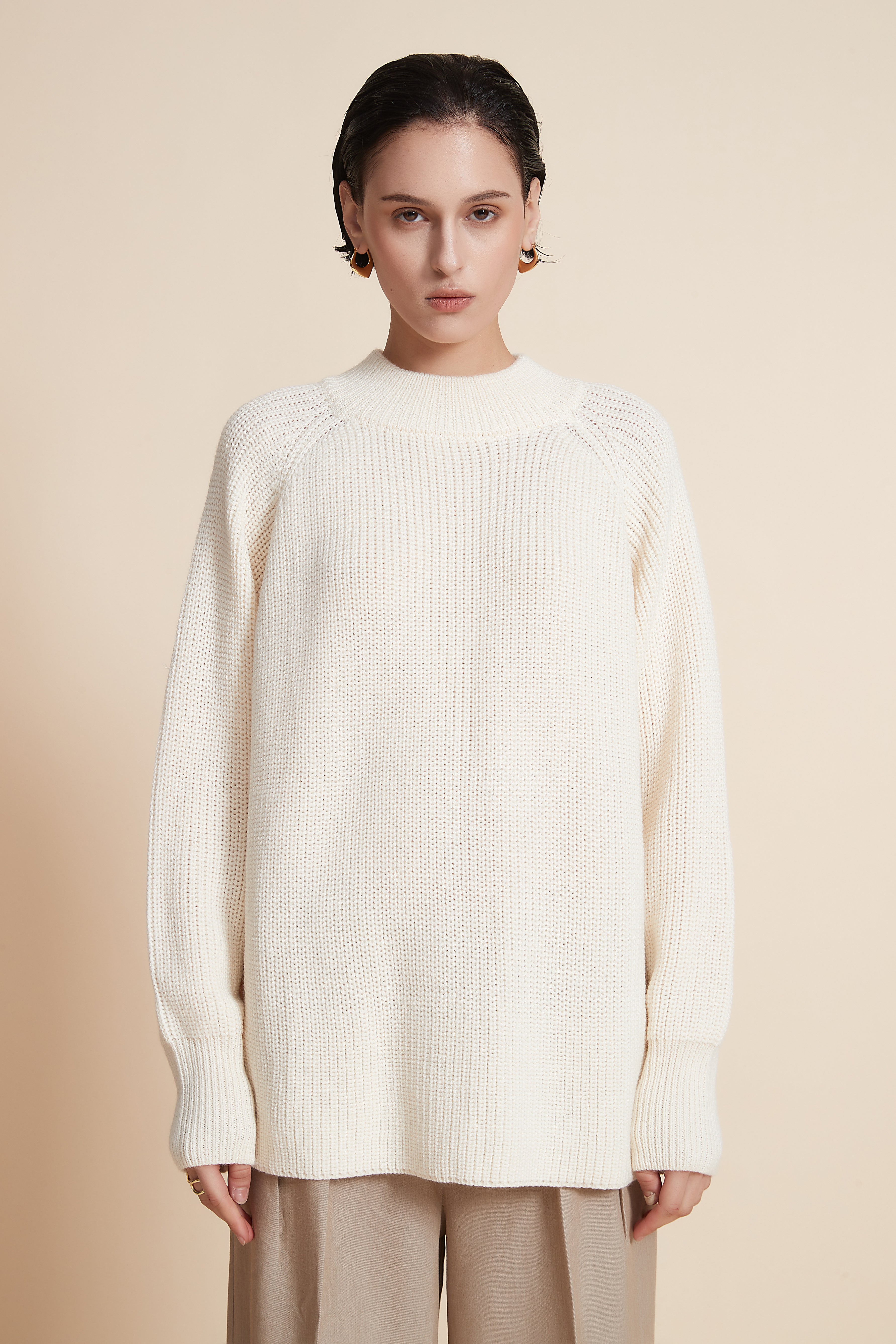 Oversized Long Sweater with Long Sleeves and Round Neck