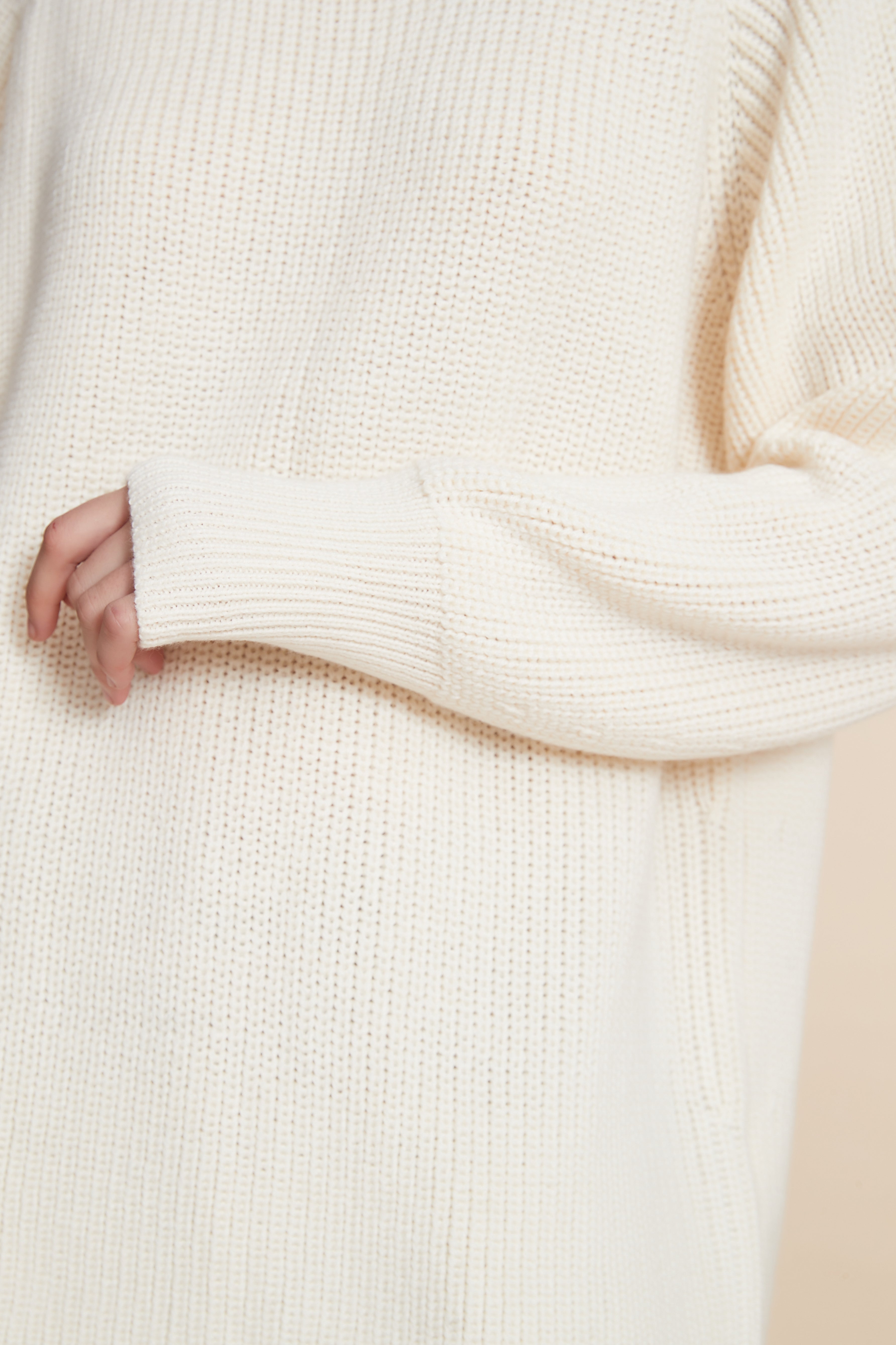 Oversized Long Sweater with Long Sleeves and Round Neck