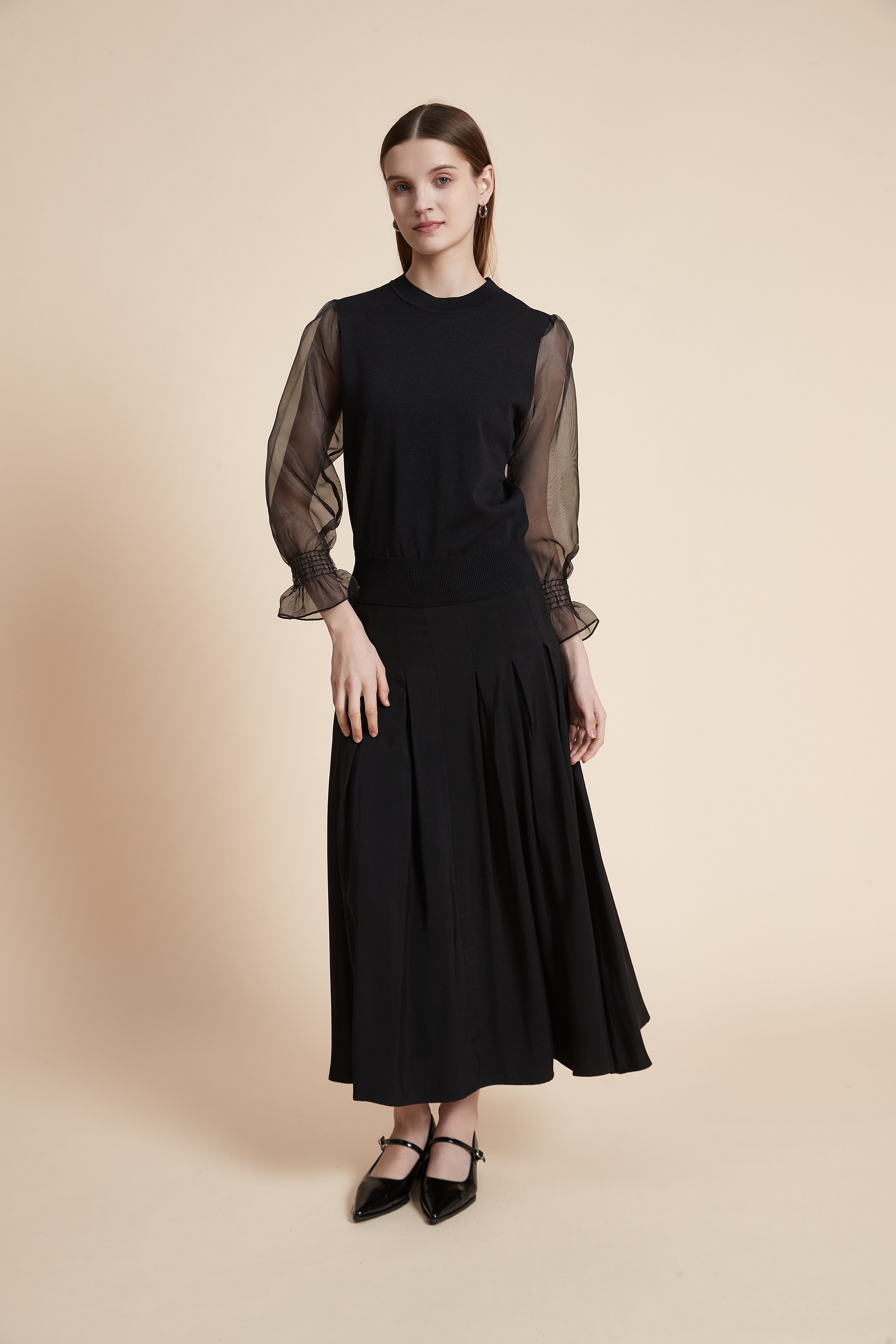 بلوزة سادة بأكمام طويلة شفافة