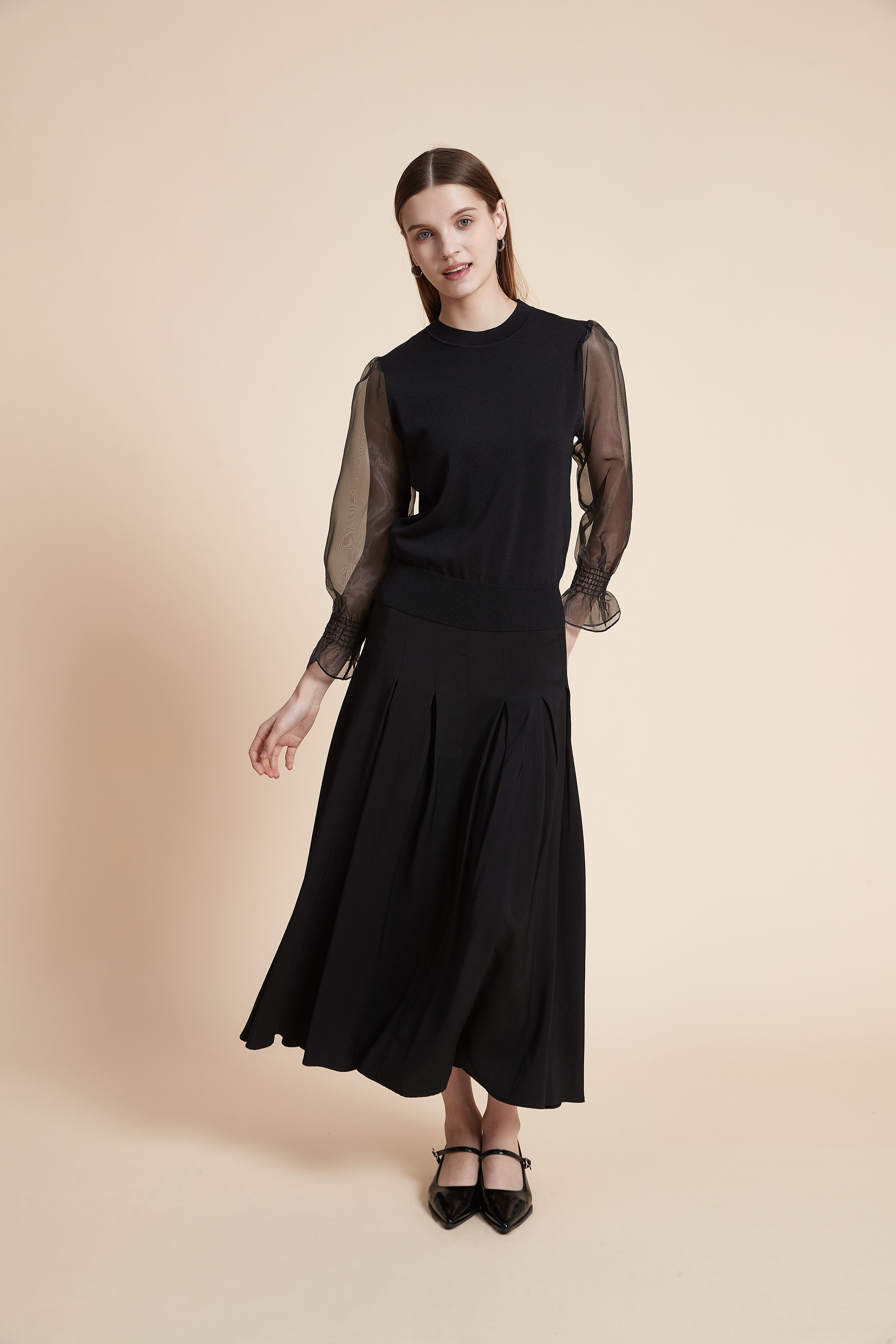 بلوزة سادة بأكمام طويلة شفافة