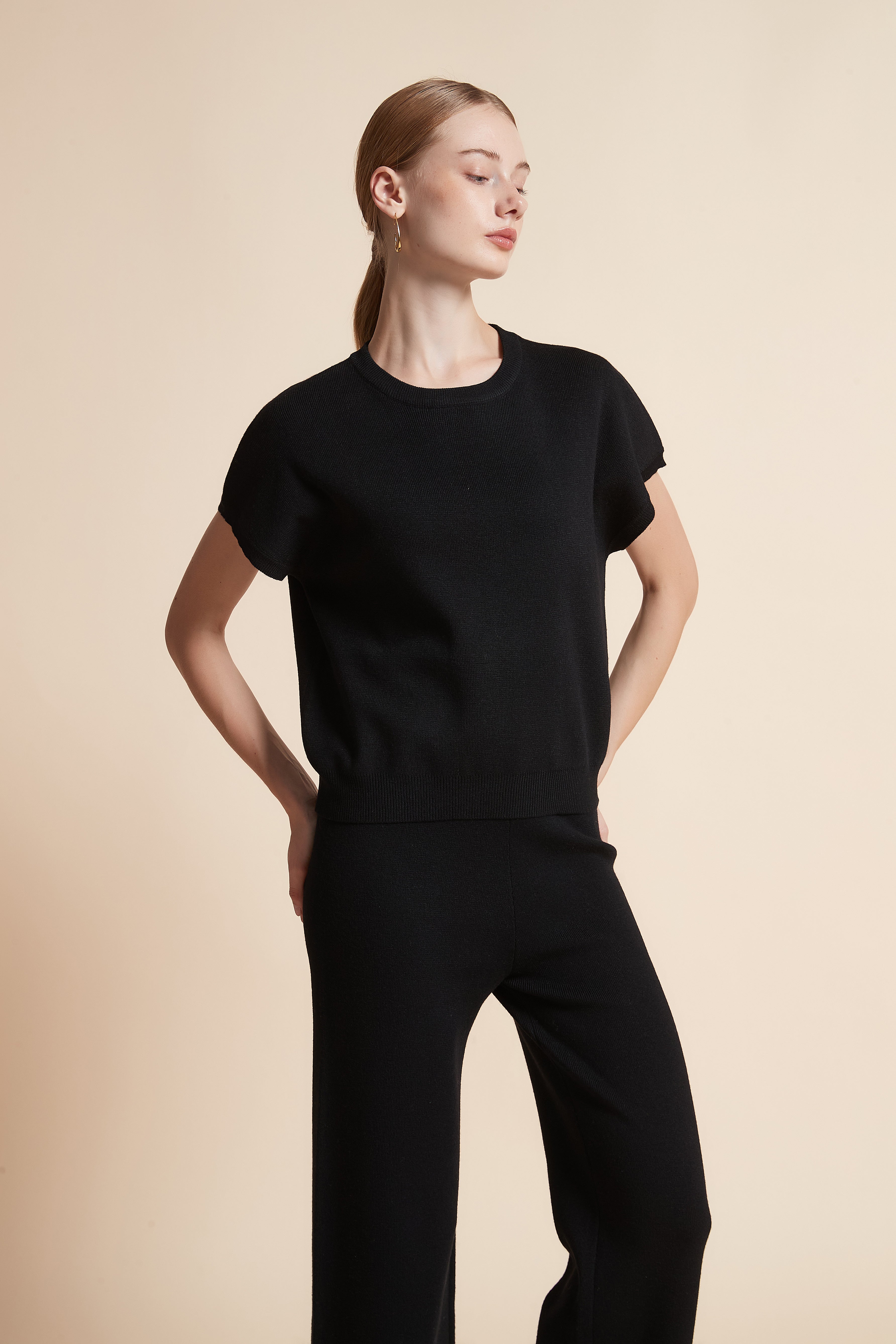 توب سادة منسوج واسع نص كم