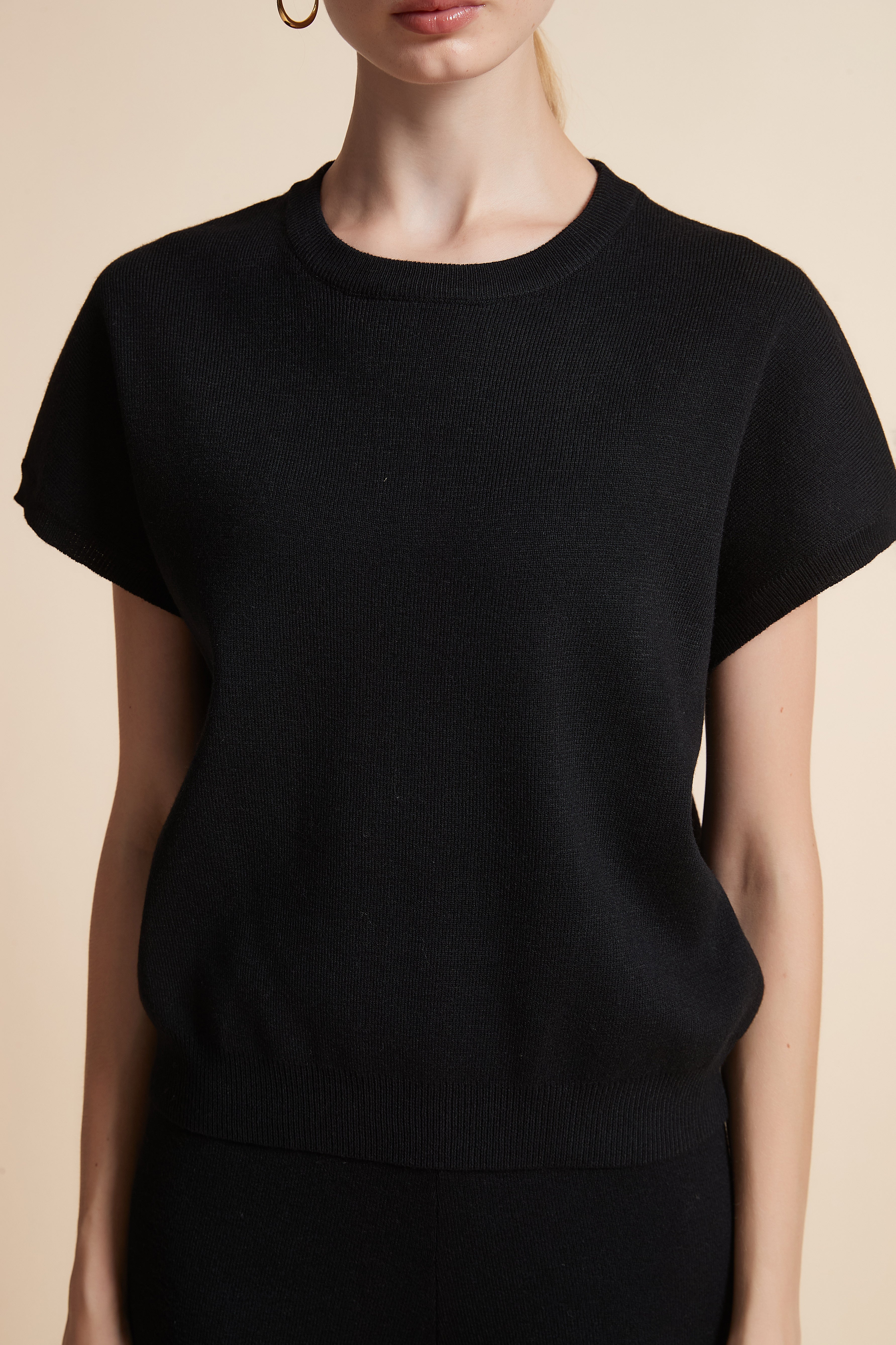 توب سادة منسوج واسع نص كم