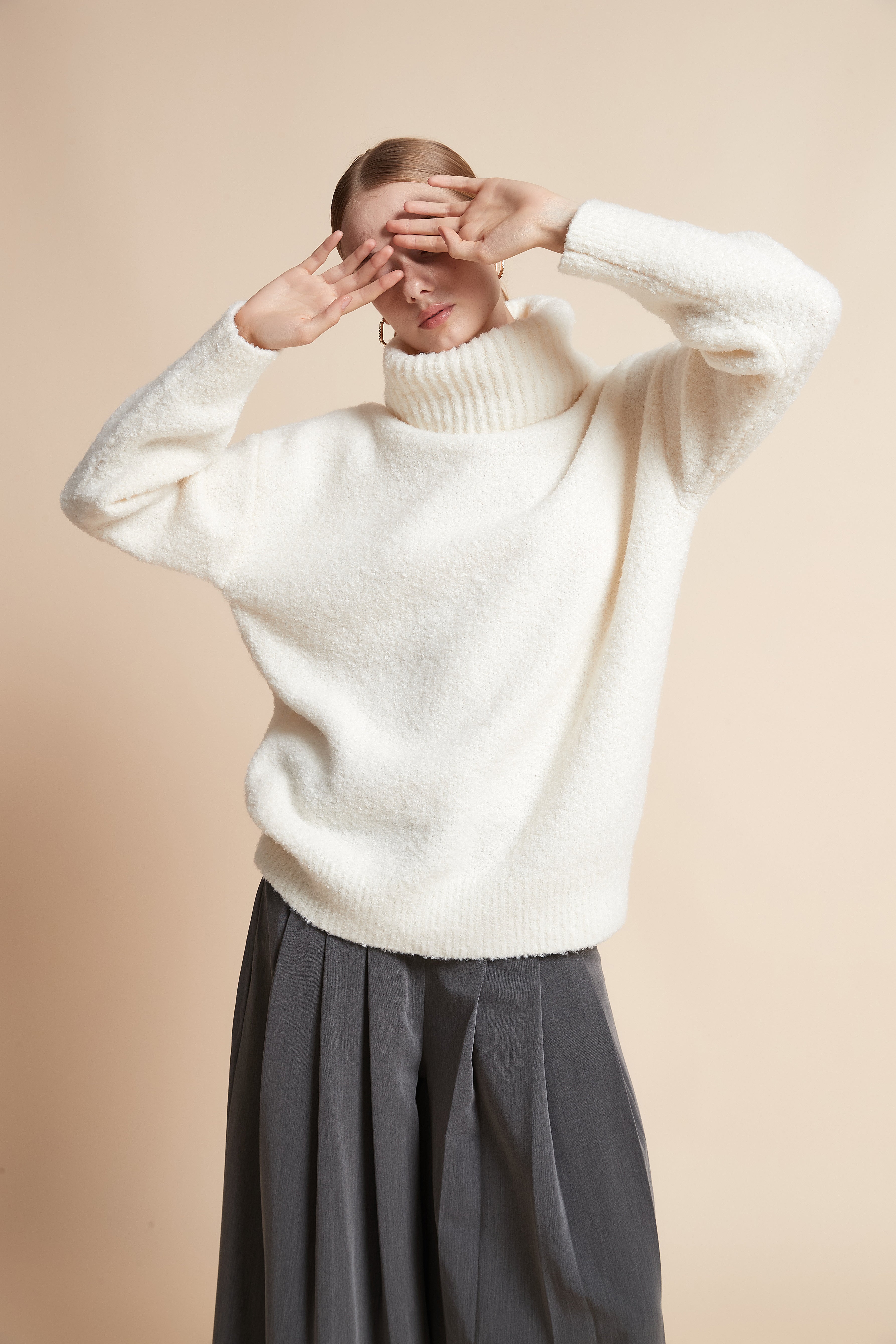 بلوفر أوفر سايز كم طويل سادة