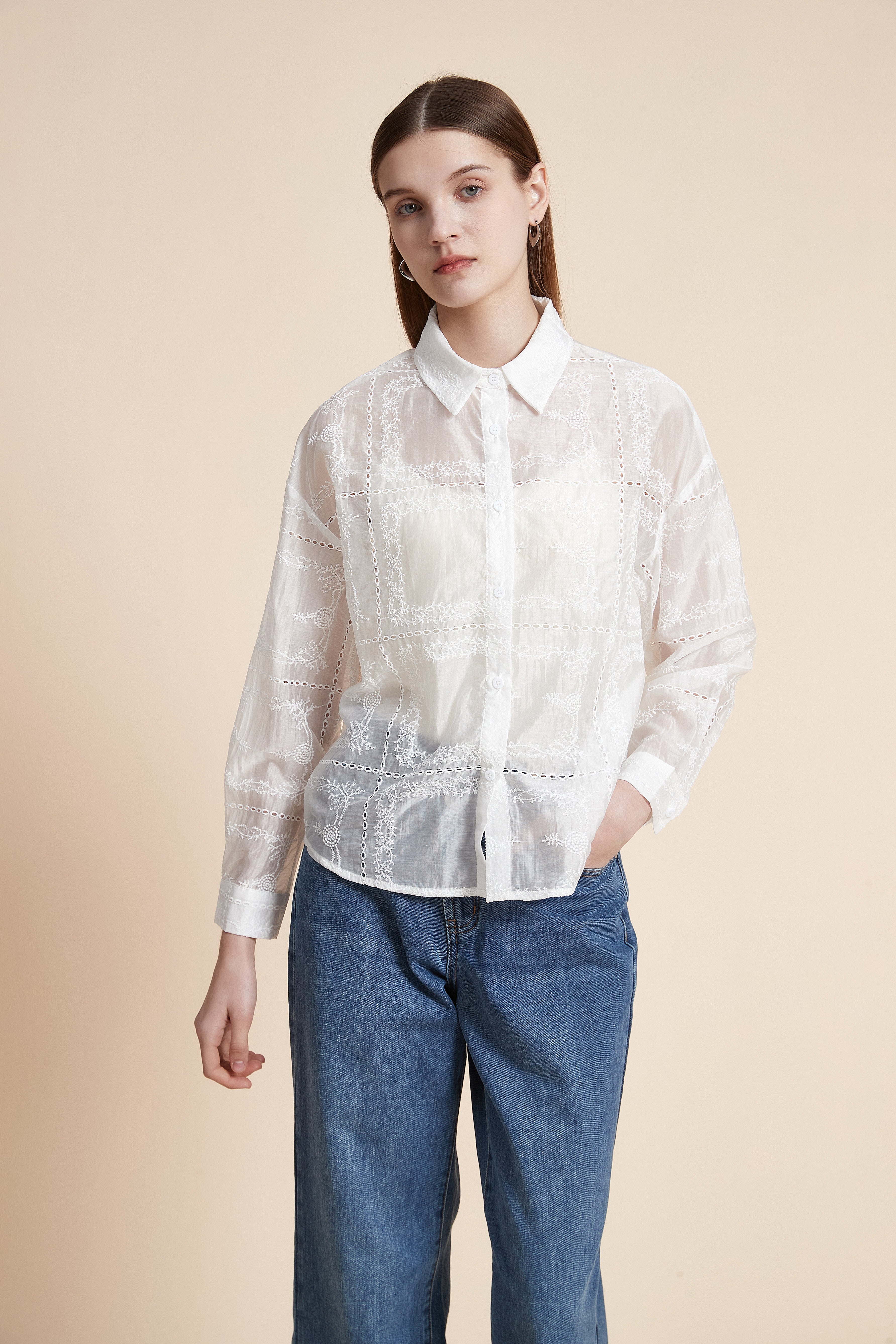 قميص منقوش بأكمام طويلة شفاف