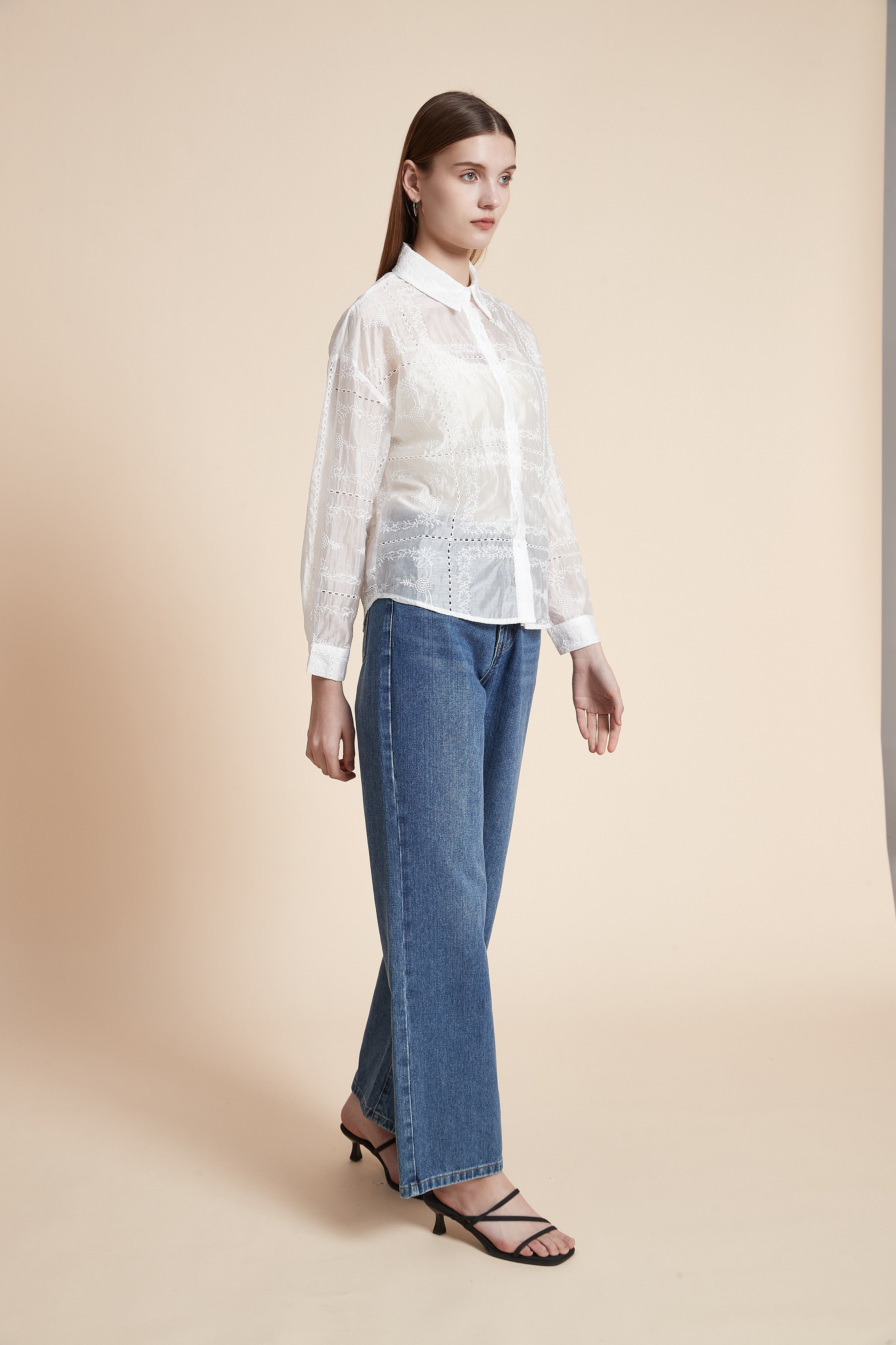 قميص منقوش بأكمام طويلة شفاف