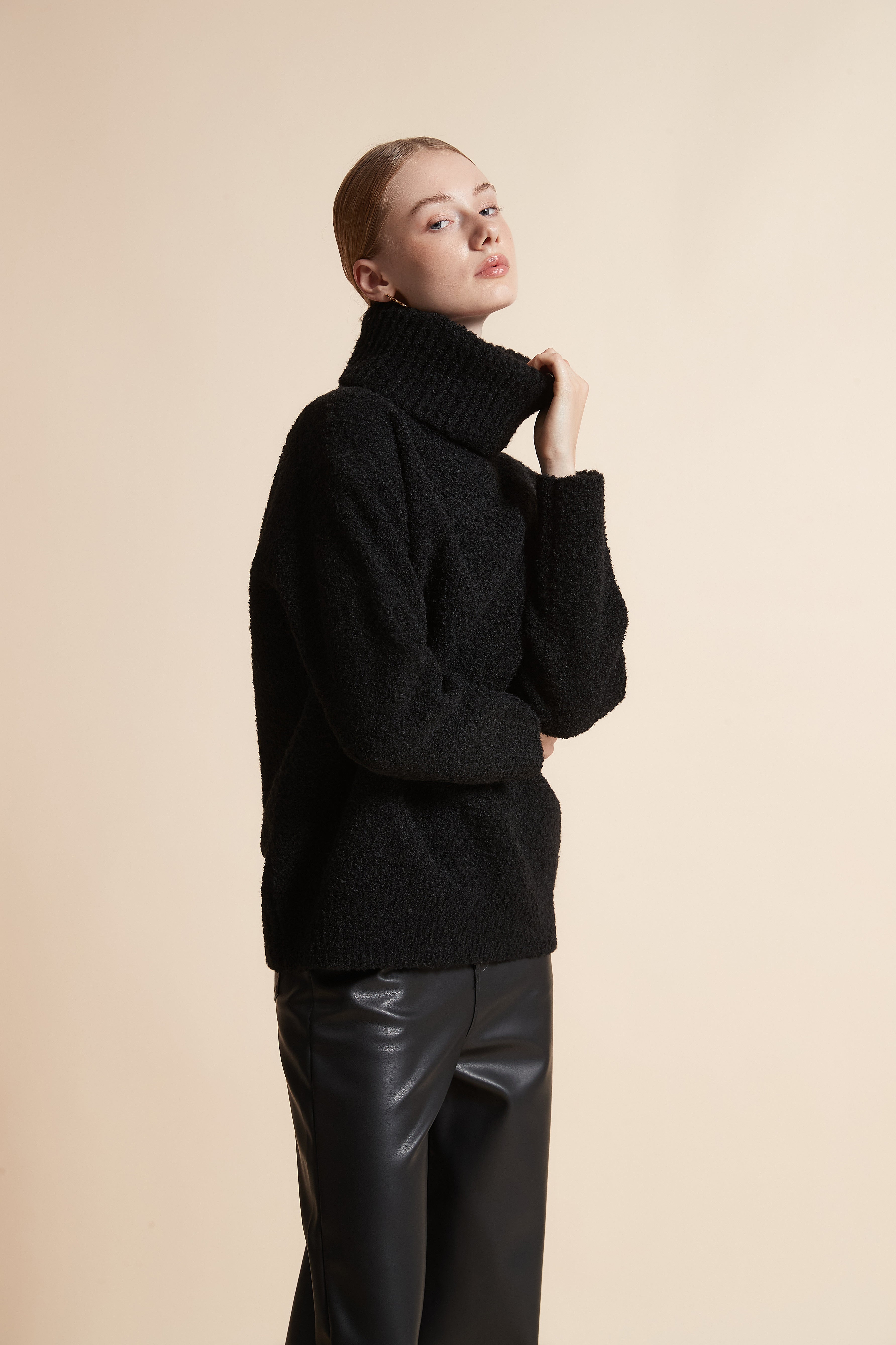 بلوفر أوفر سايز كم طويل سادة