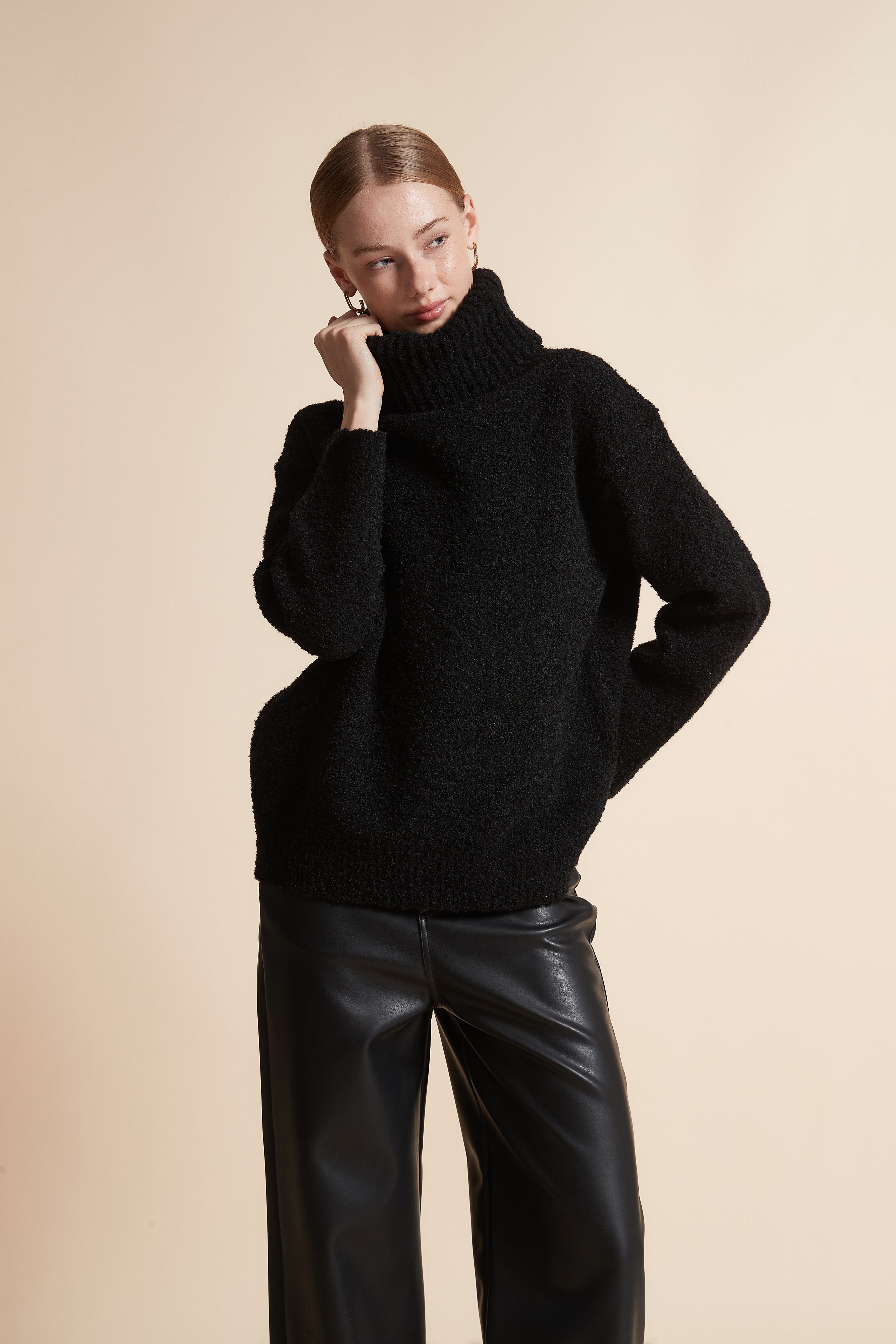 بلوفر أوفر سايز كم طويل سادة