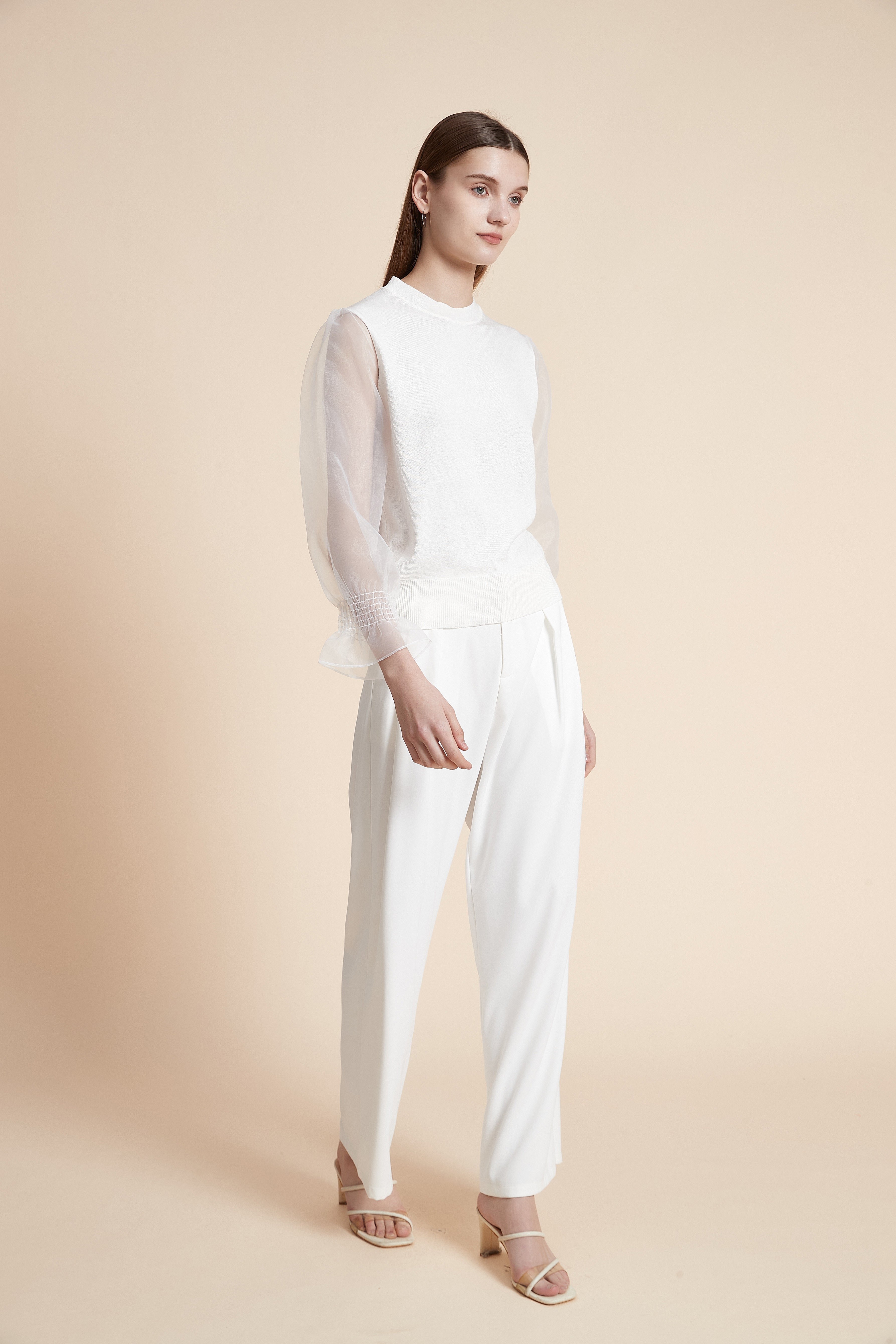 بلوزة سادة بأكمام طويلة شفافة