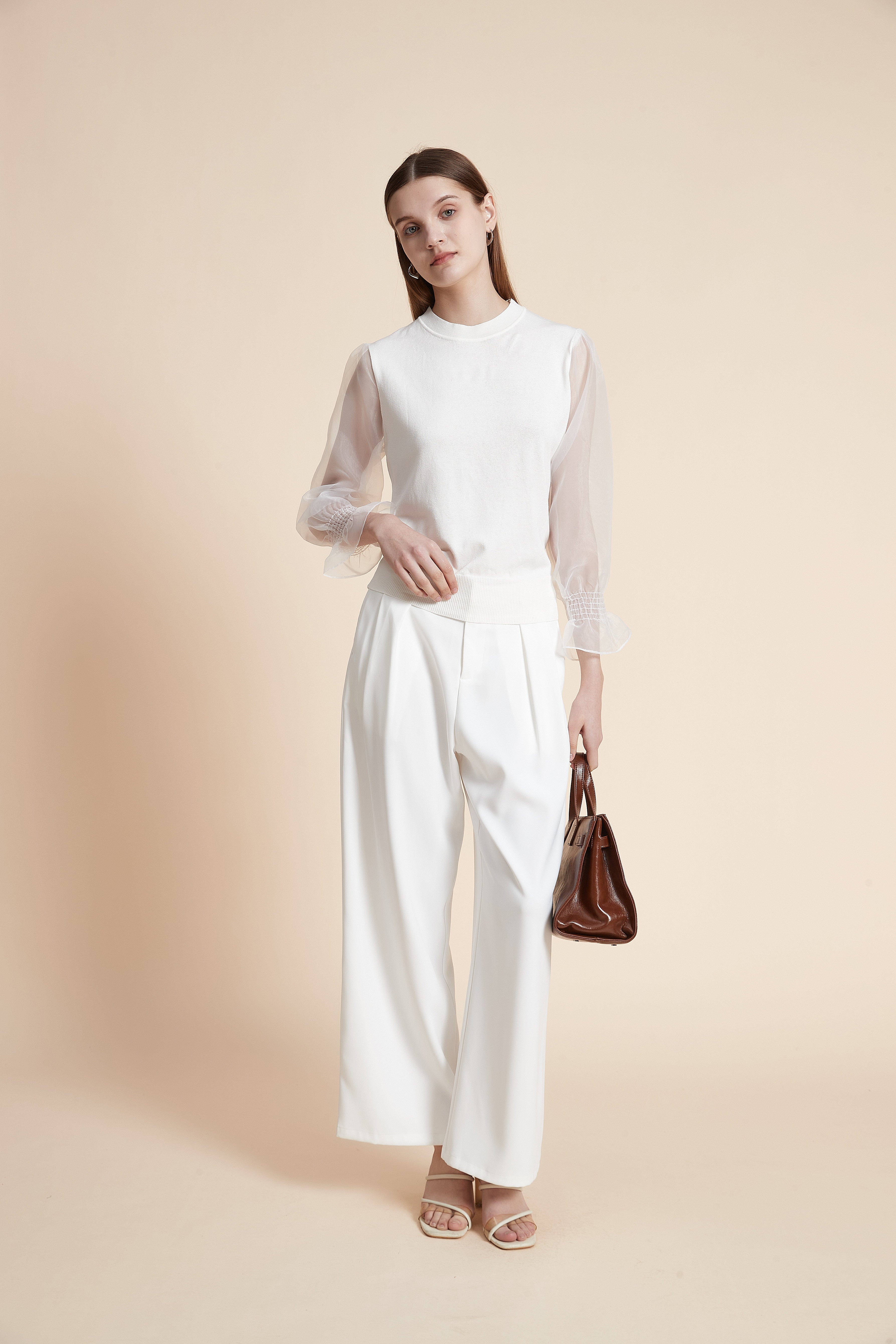 بلوزة سادة بأكمام طويلة شفافة