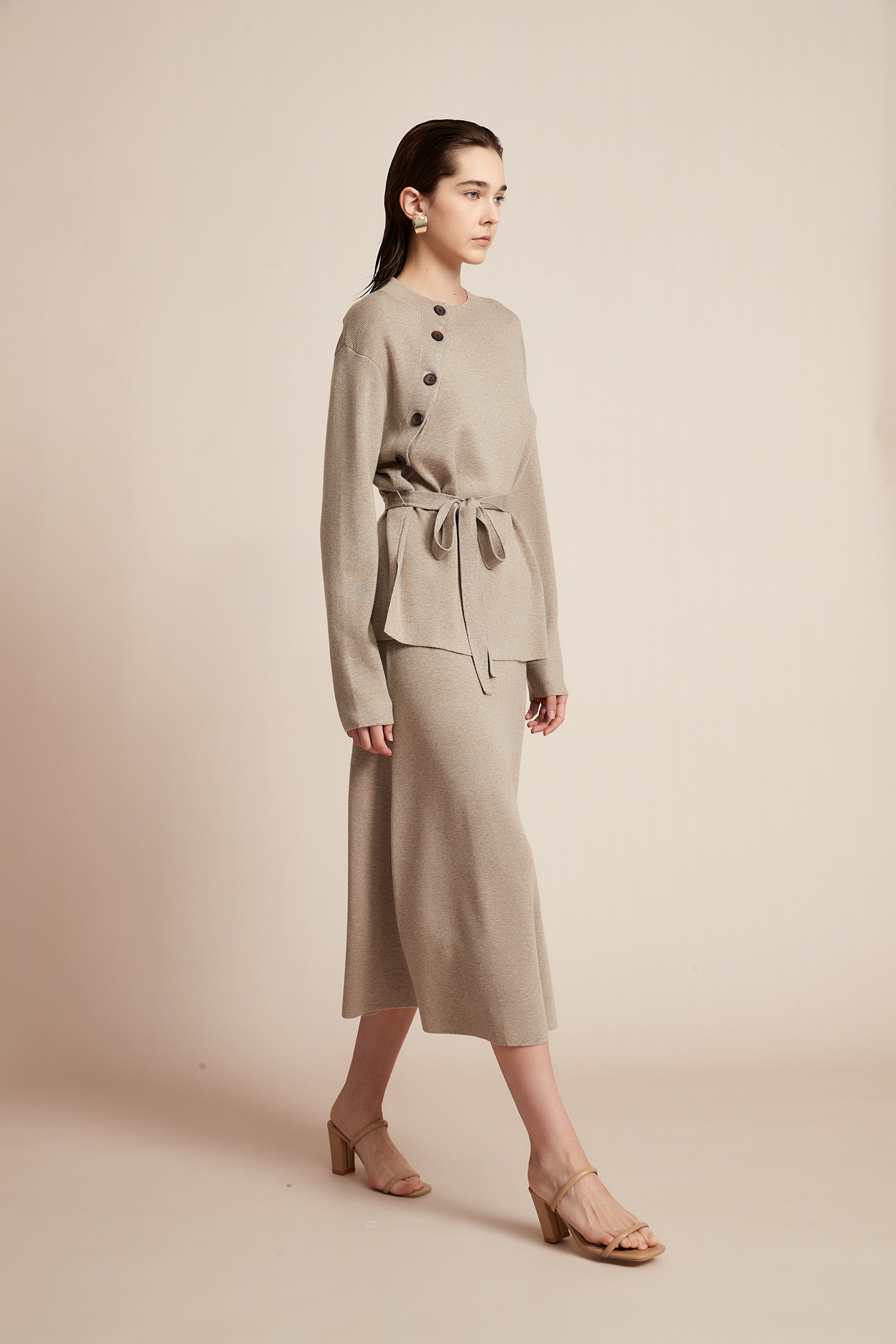 Plain Midi Skirt with a Wide Cut