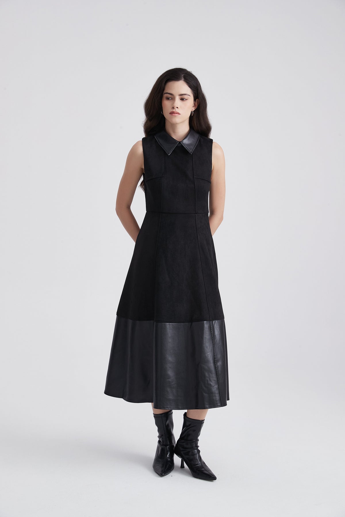 Sleeveless Midi Dress with Contrasting Neckline and Hem