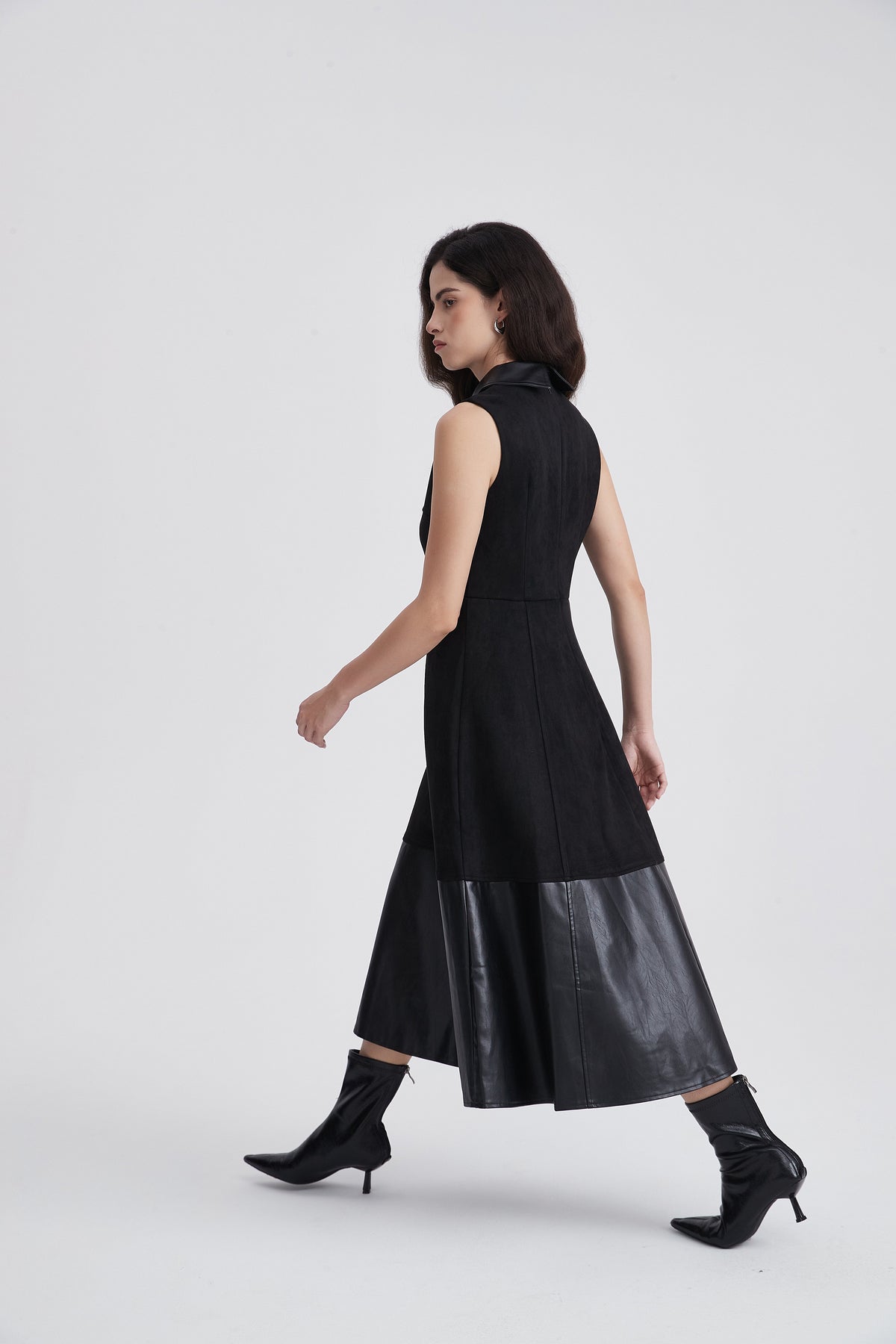 Sleeveless Midi Dress with Contrasting Neckline and Hem