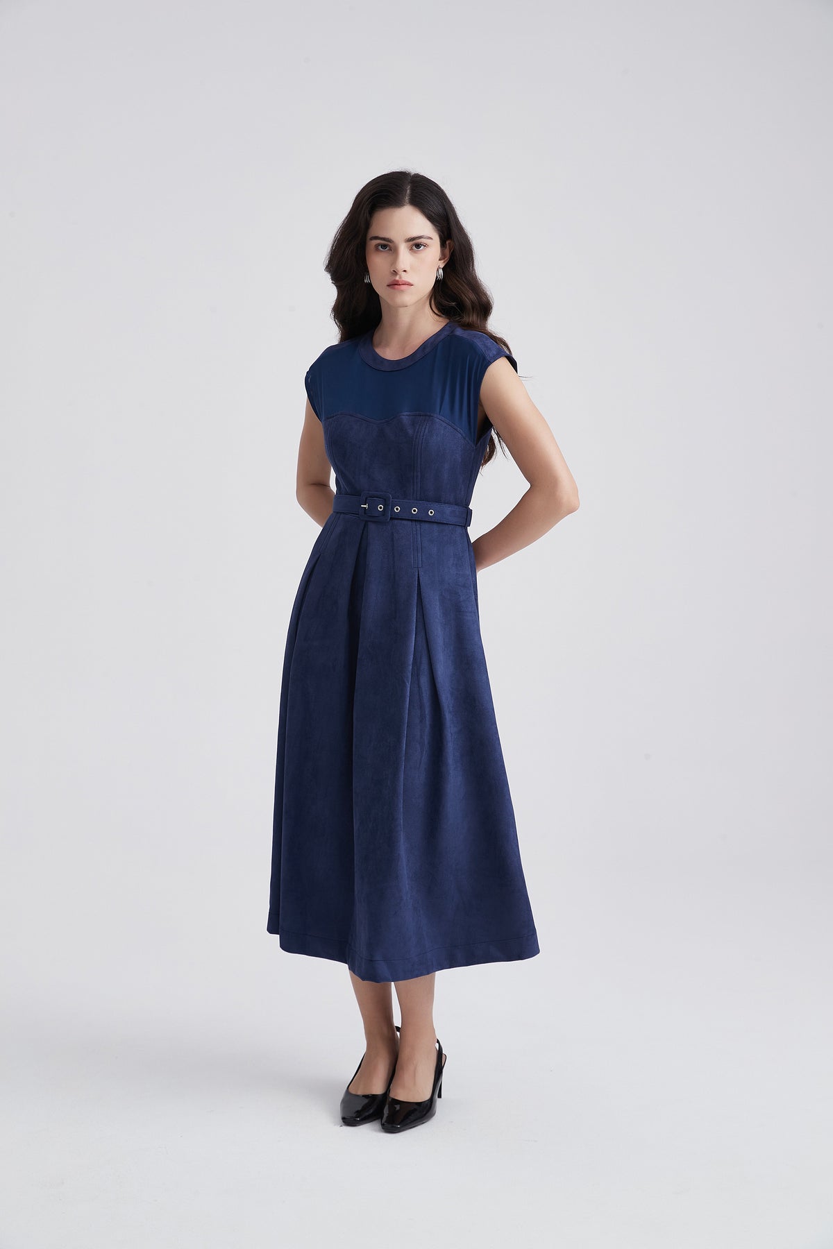 Sleeveless Midi Dress with Belt and Pleats