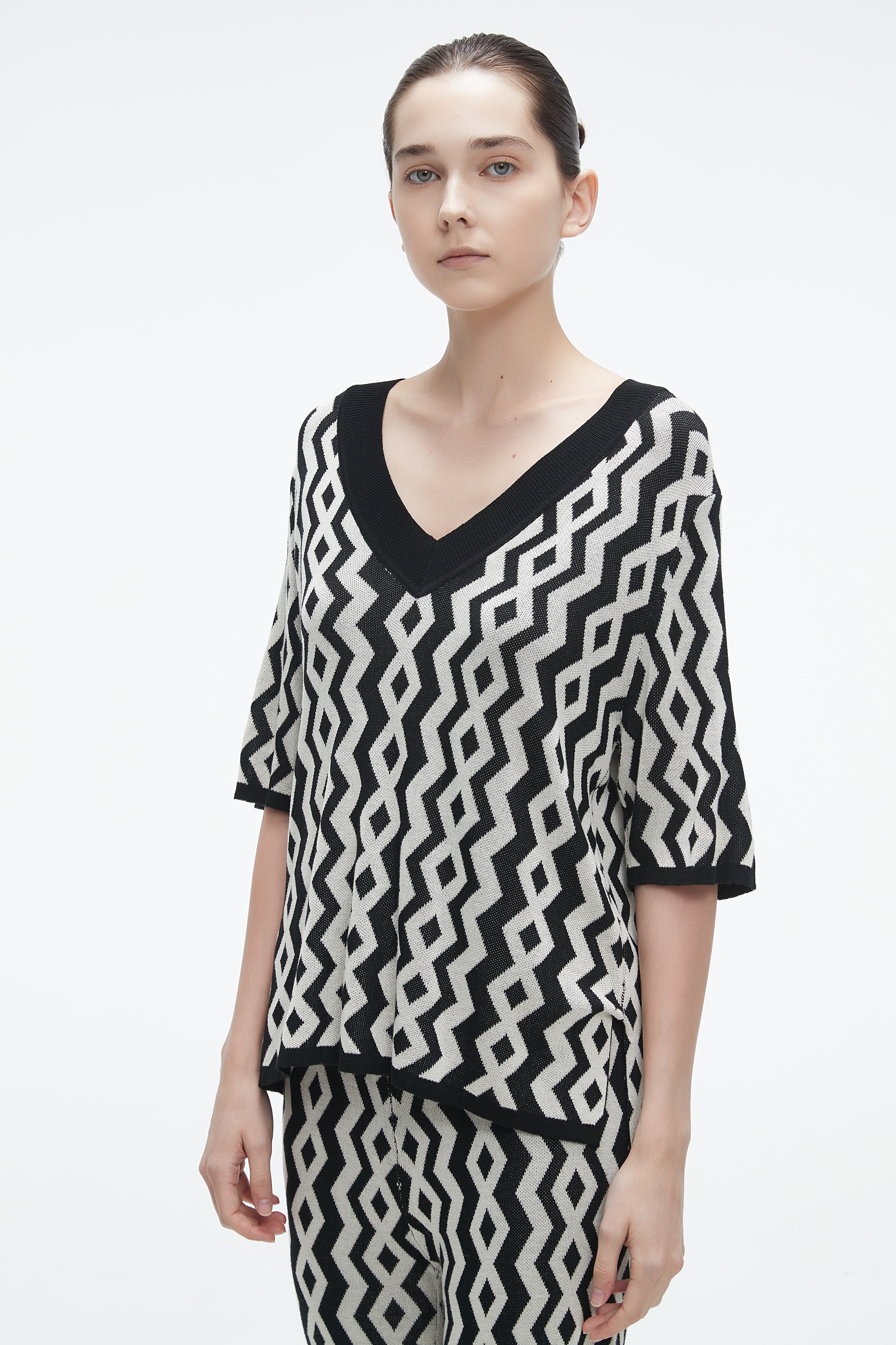 Short Sleeve Printed Blouse With V-Neck