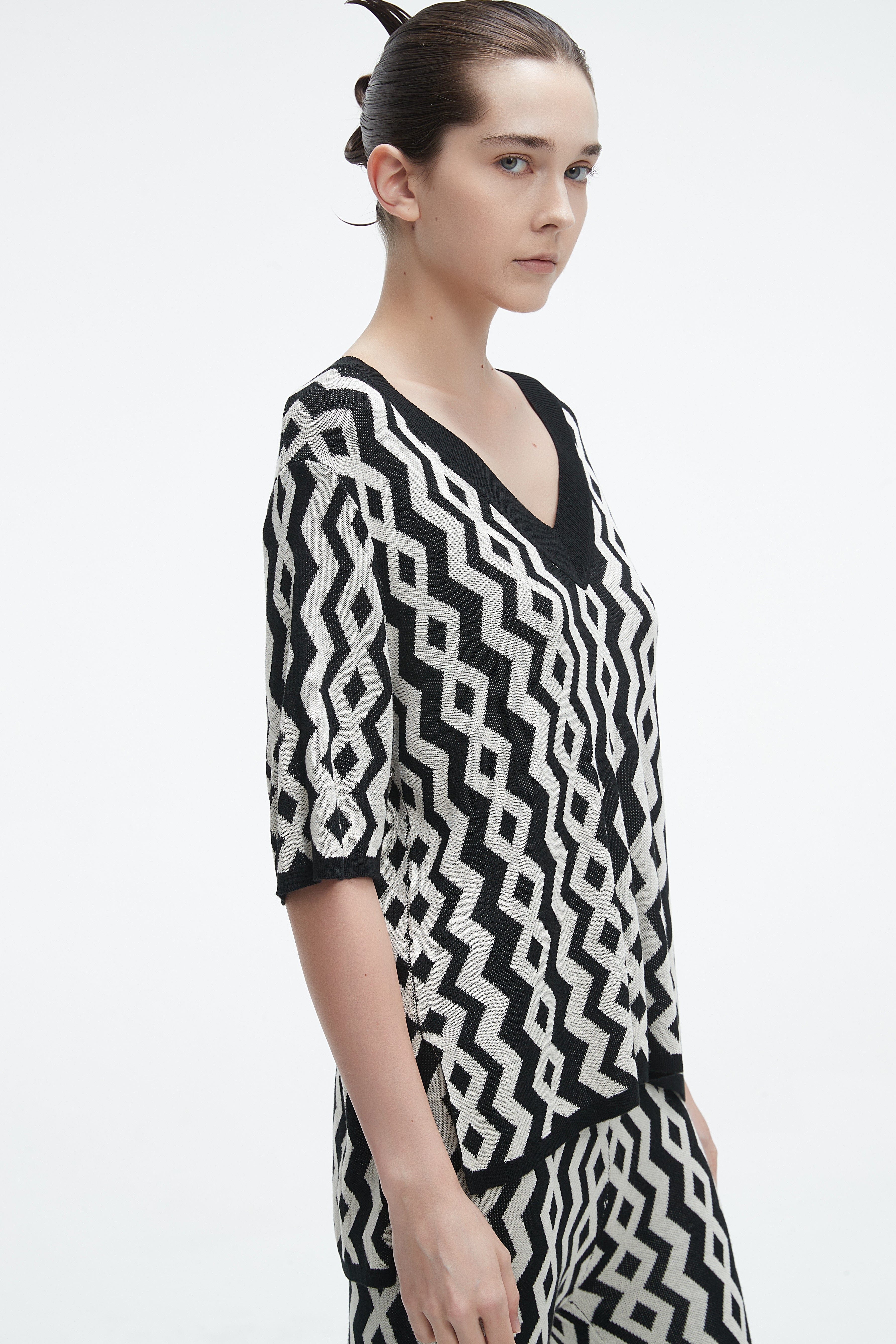 Short Sleeve Printed Blouse With V-Neck