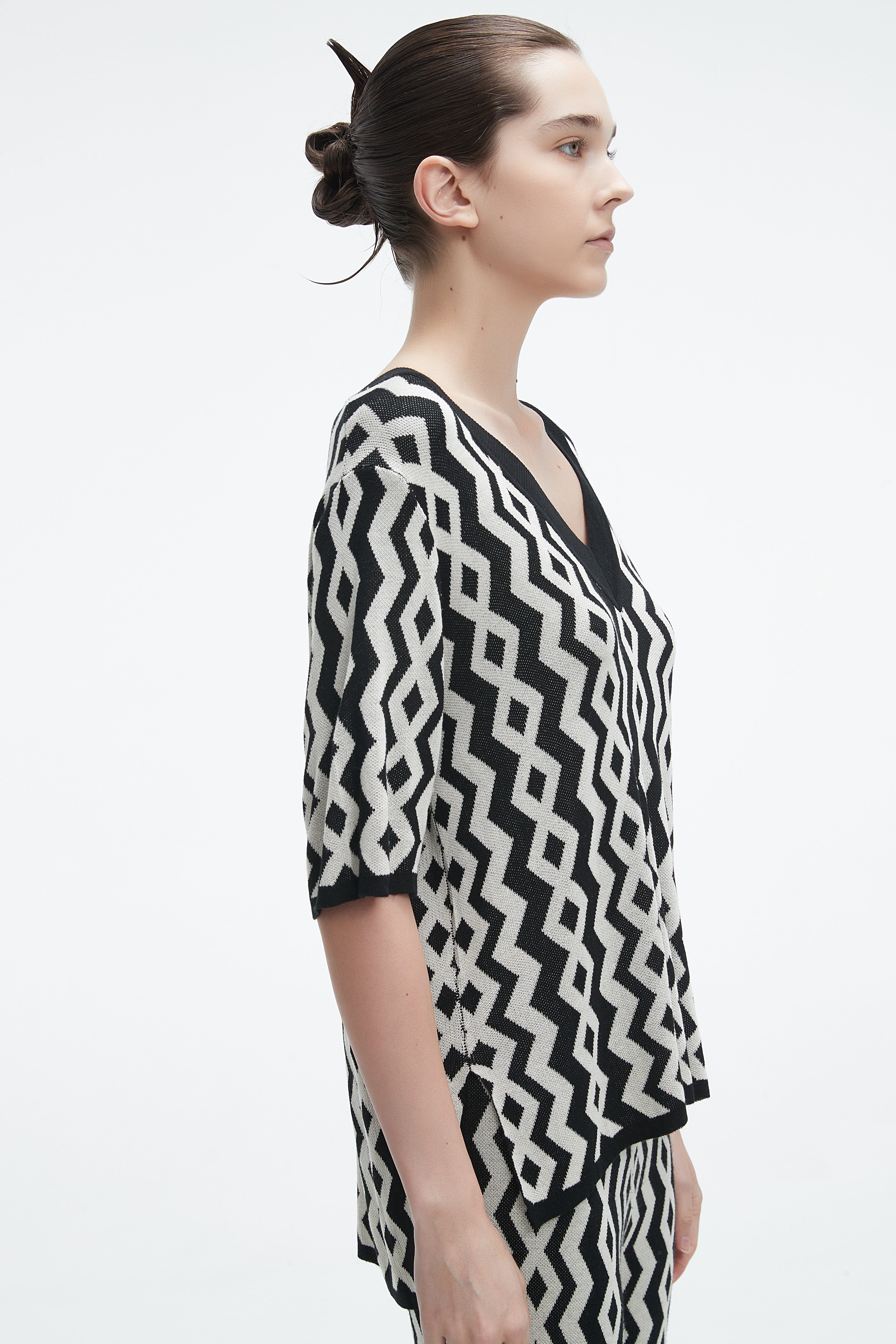 Short Sleeve Printed Blouse With V-Neck