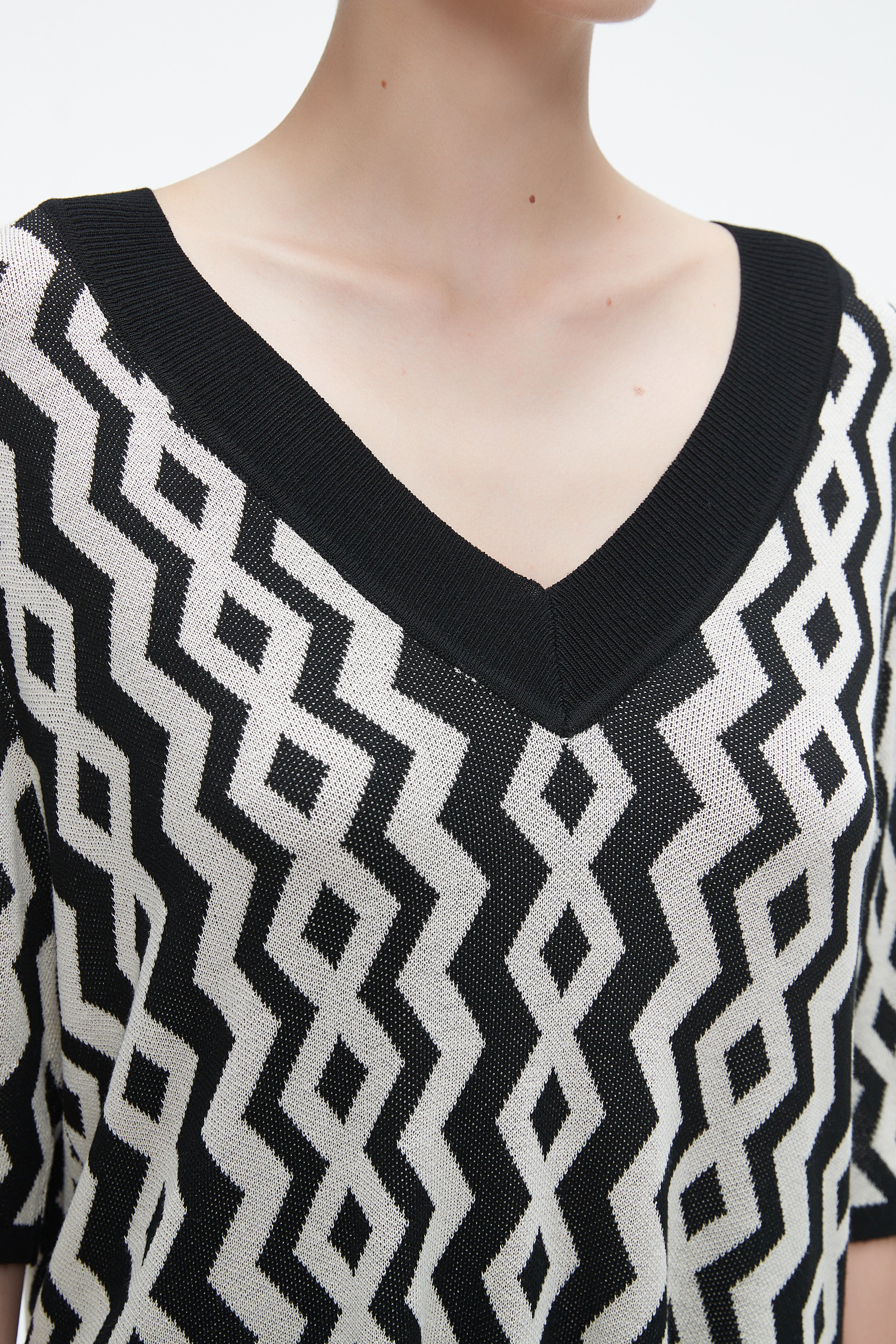 Short Sleeve Printed Blouse With V-Neck