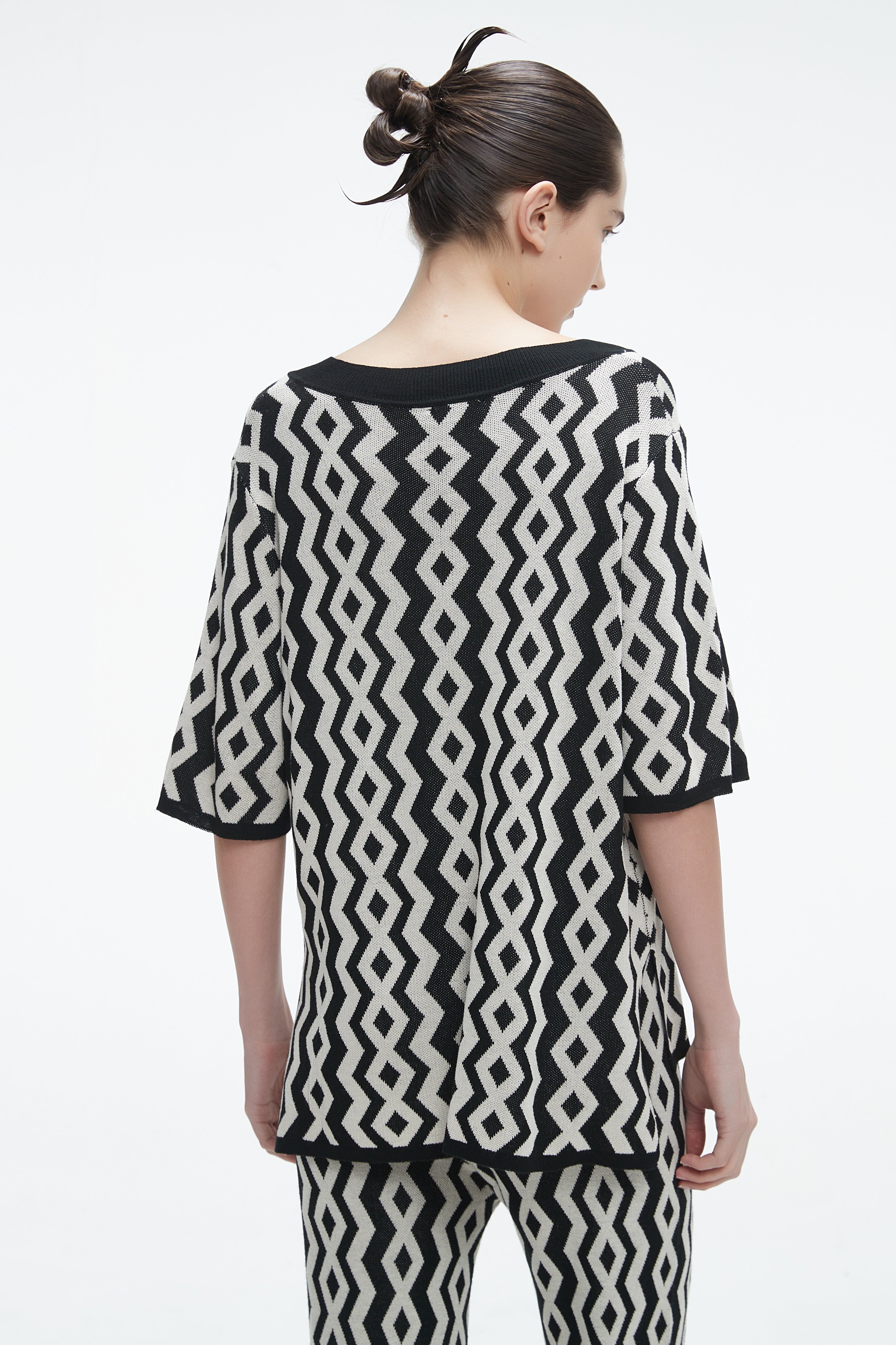 Short Sleeve Printed Blouse With V-Neck