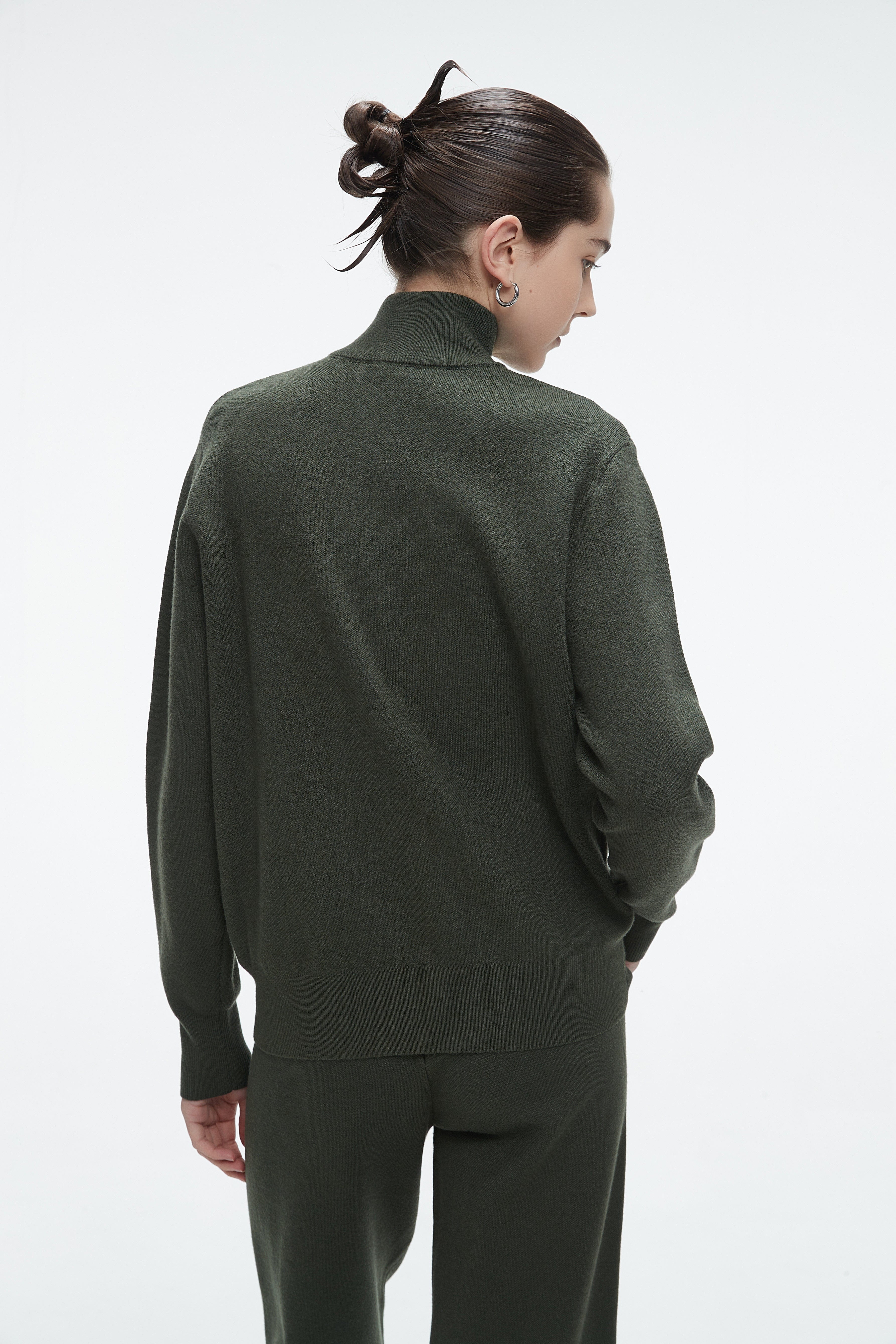 Plain Winter Blouse With Long Collar And Front Zipper And Long Sleeves