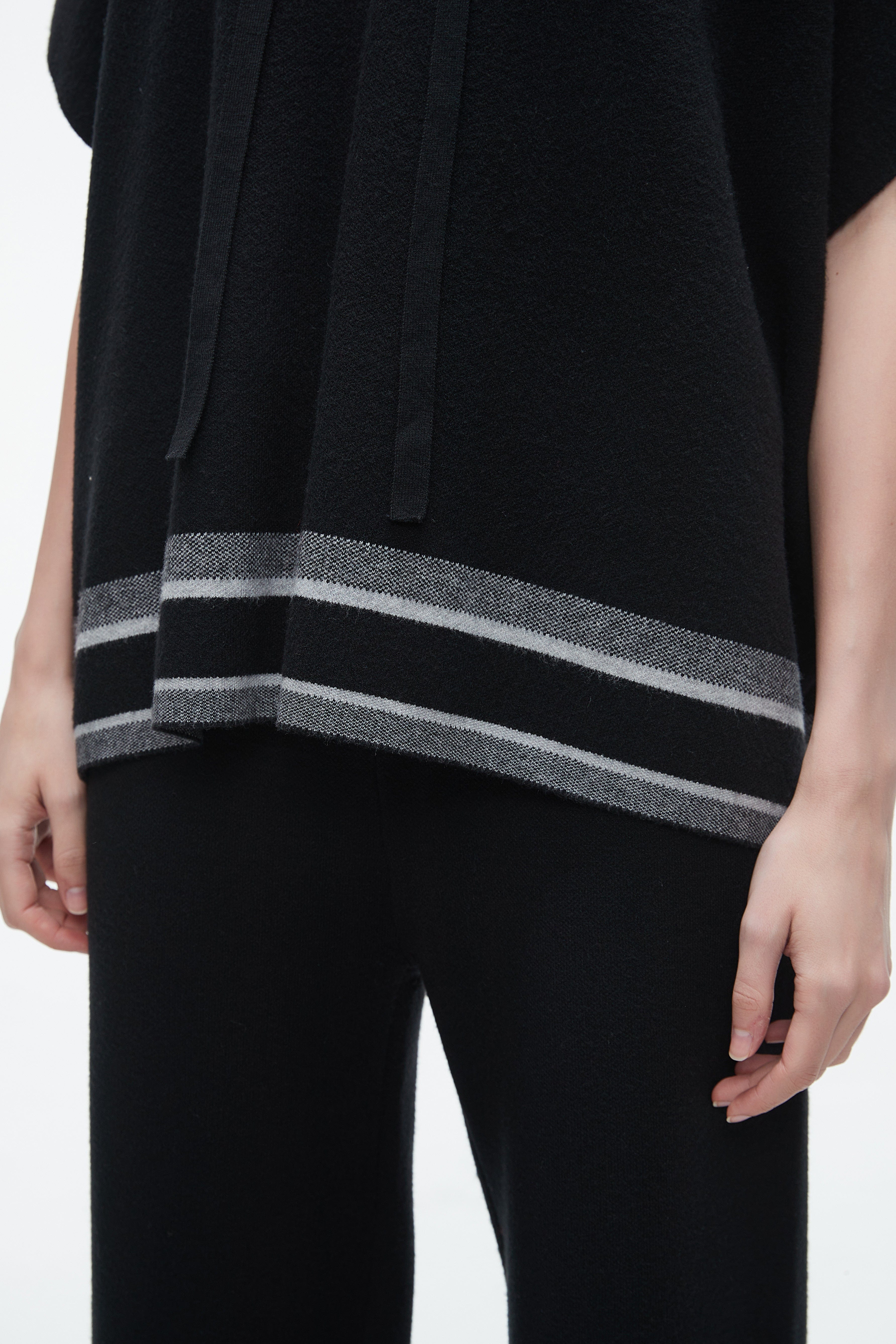 Short-Sleeve Wool Blouse With A Loose Fit And Neck Tie
