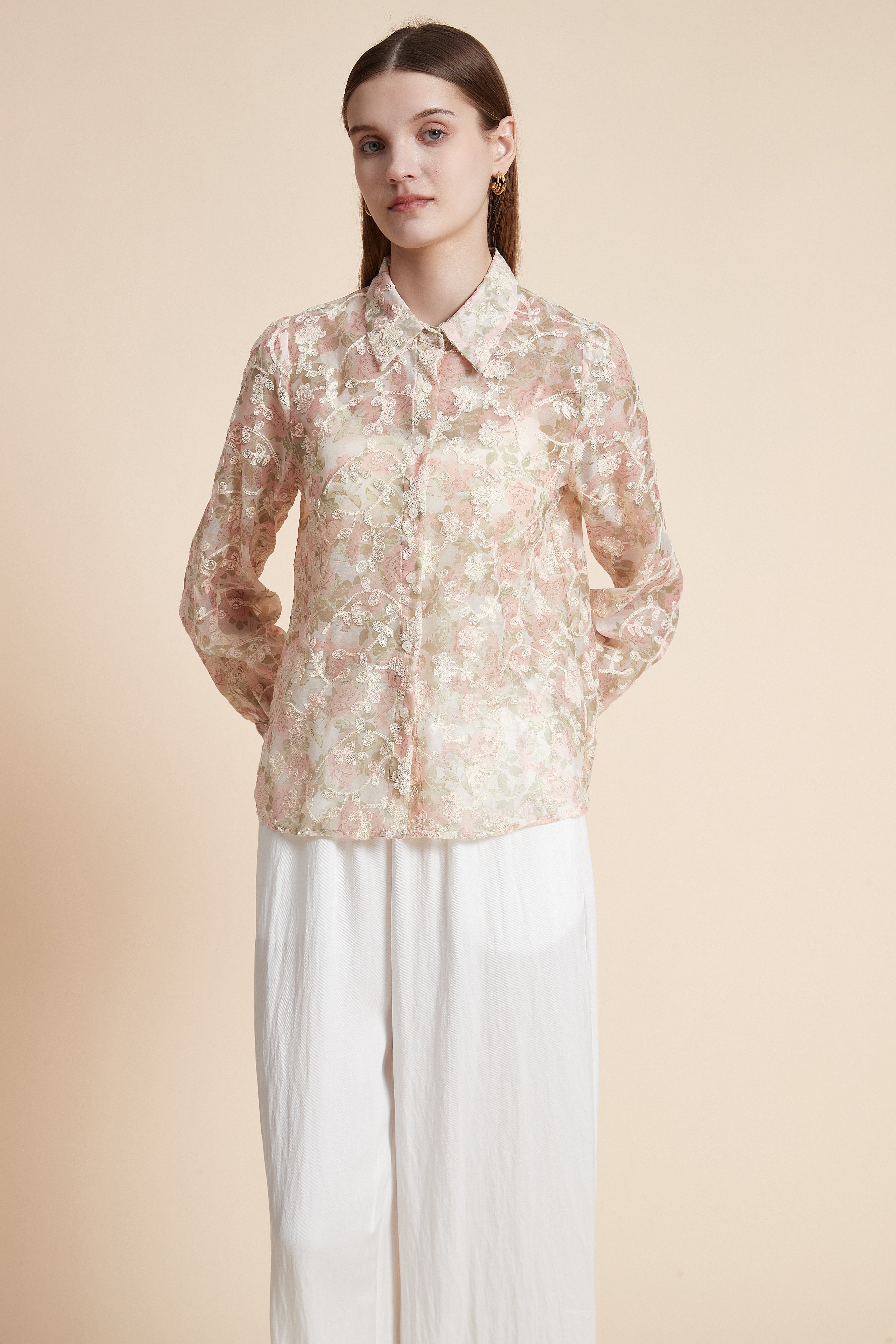 قميص مطرز بأكمام طويلة شفاف