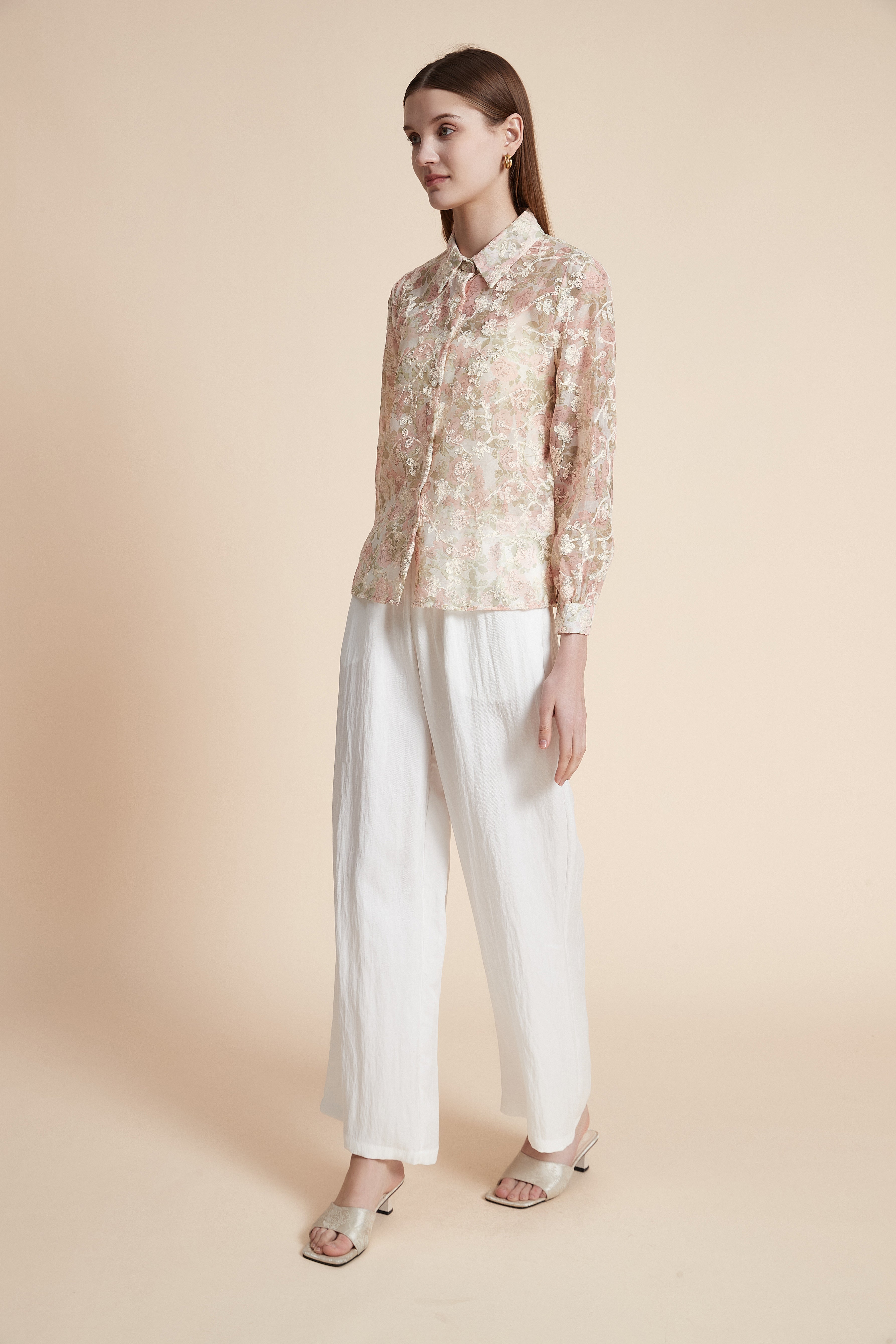 قميص مطرز بأكمام طويلة شفاف