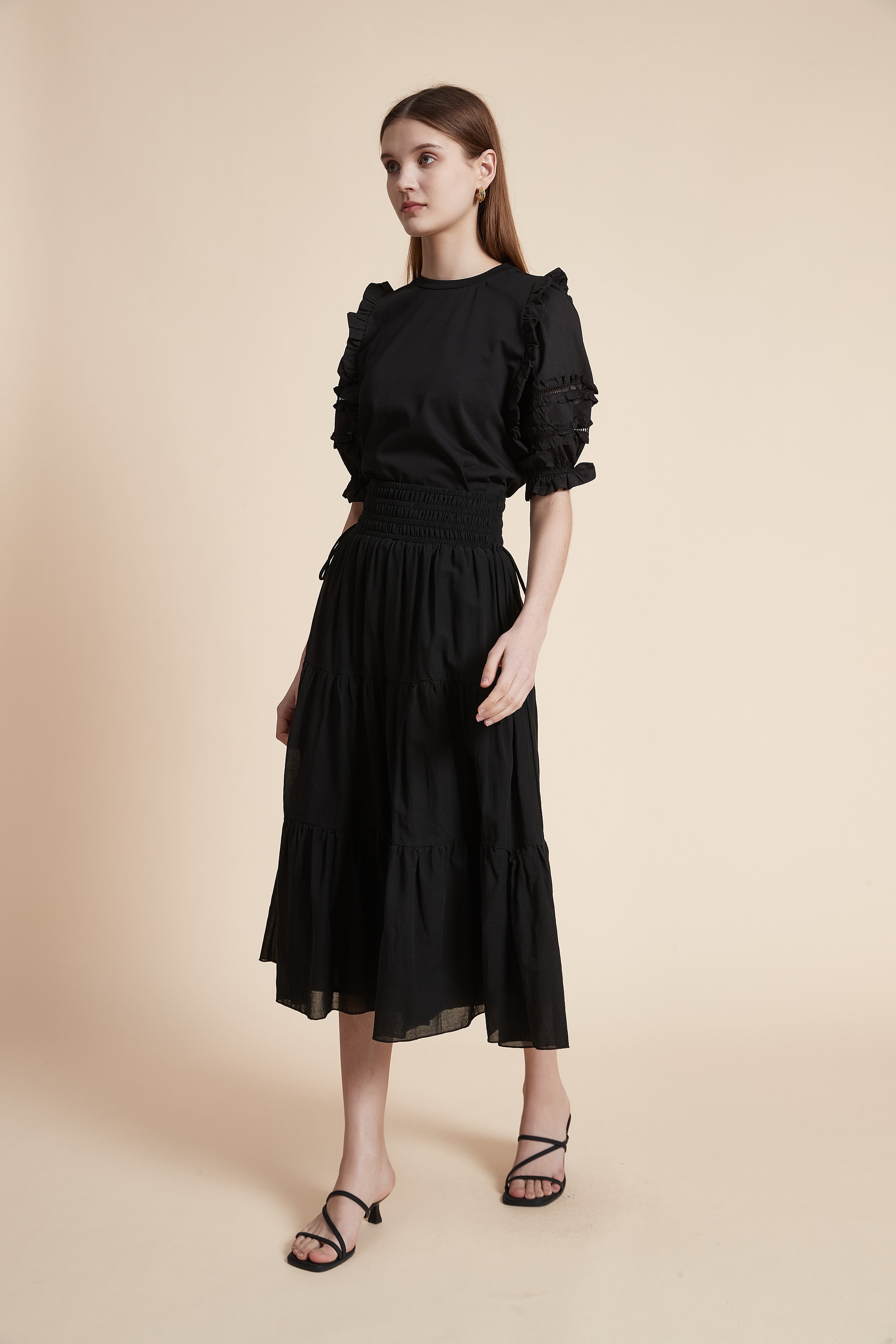 تيشيرت سادة بأكمام قصيرة بف