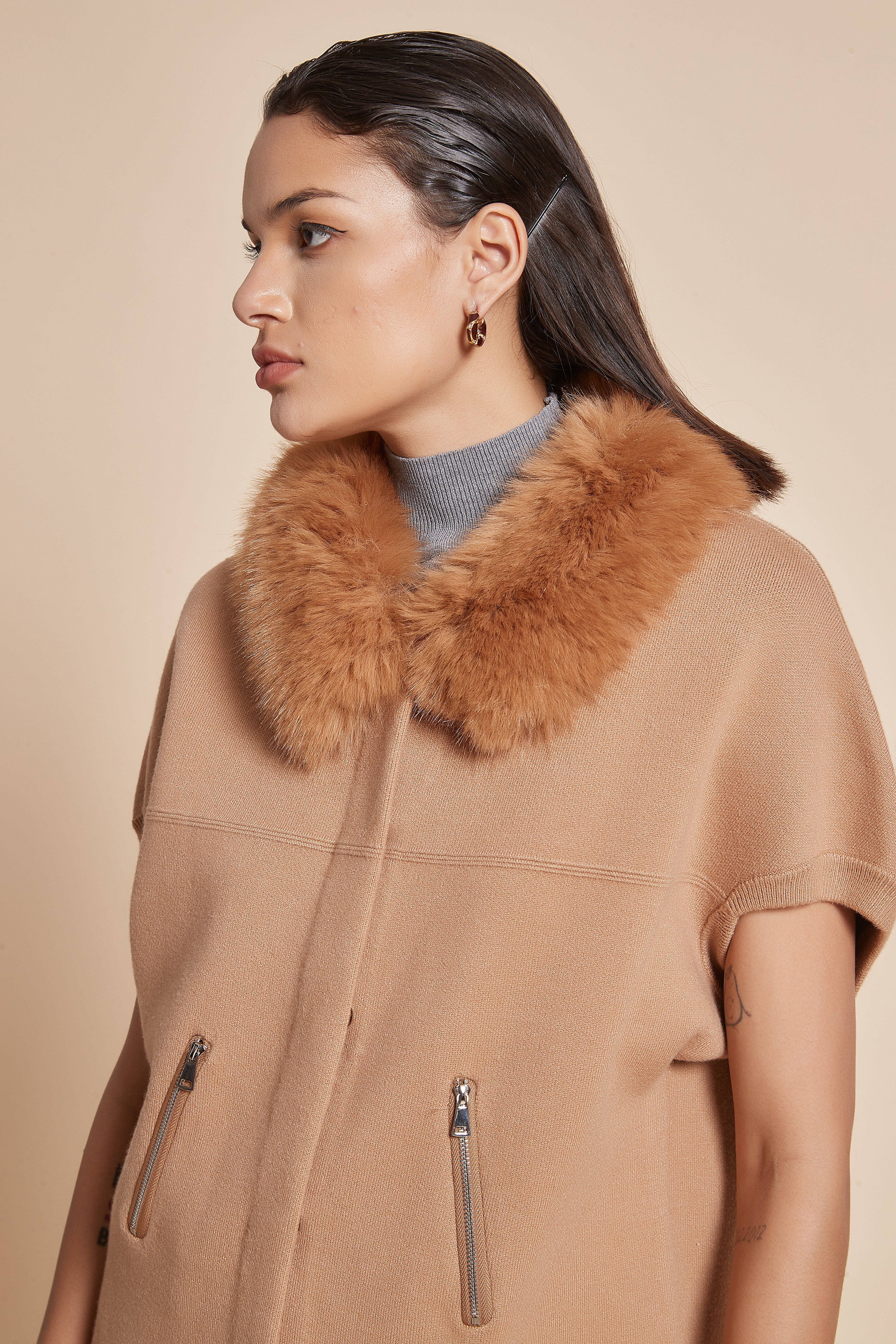 Plain Half-Sleeve Women's Jacket with Fur Collar and Waist-Length