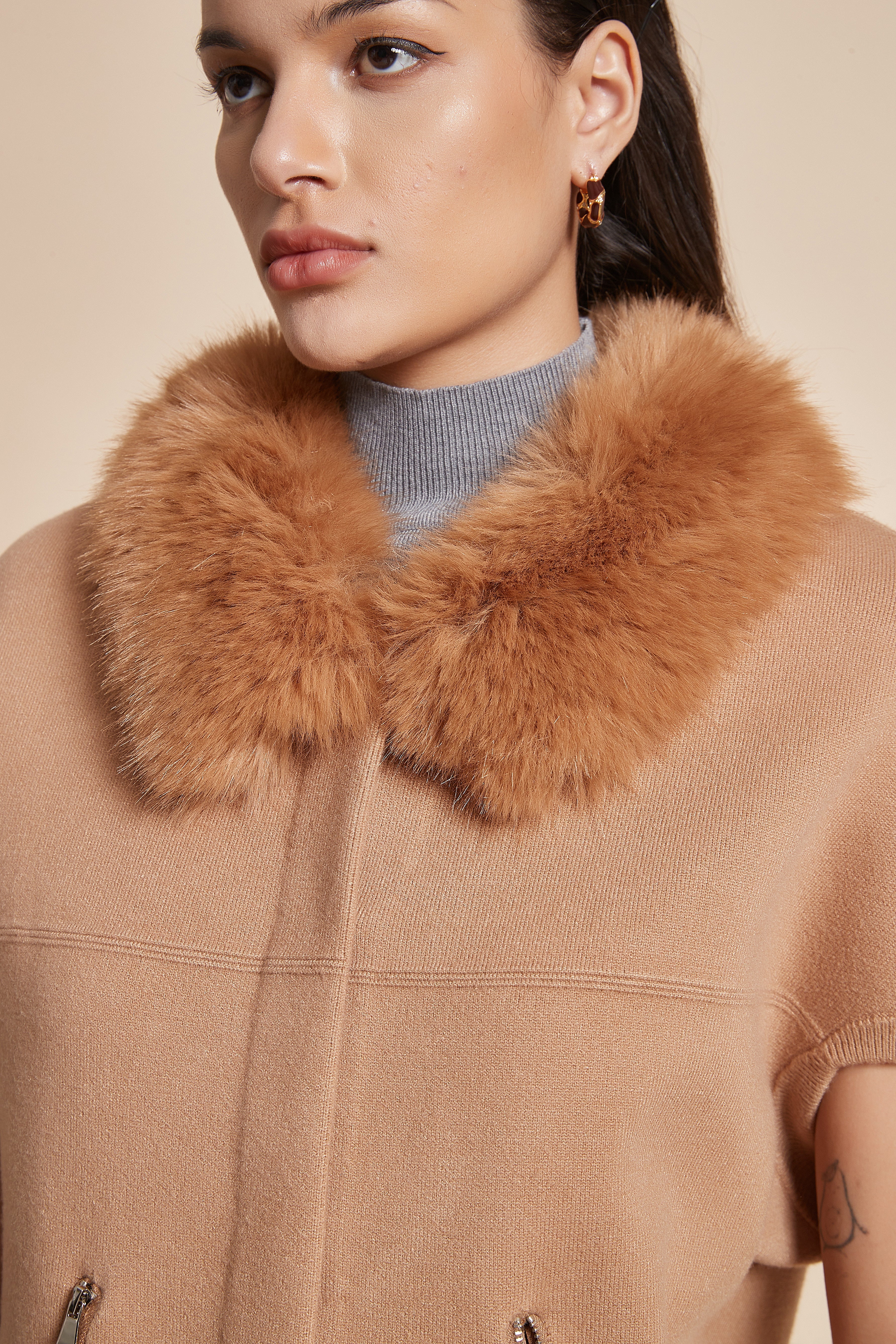 Plain Half-Sleeve Women's Jacket with Fur Collar and Waist-Length