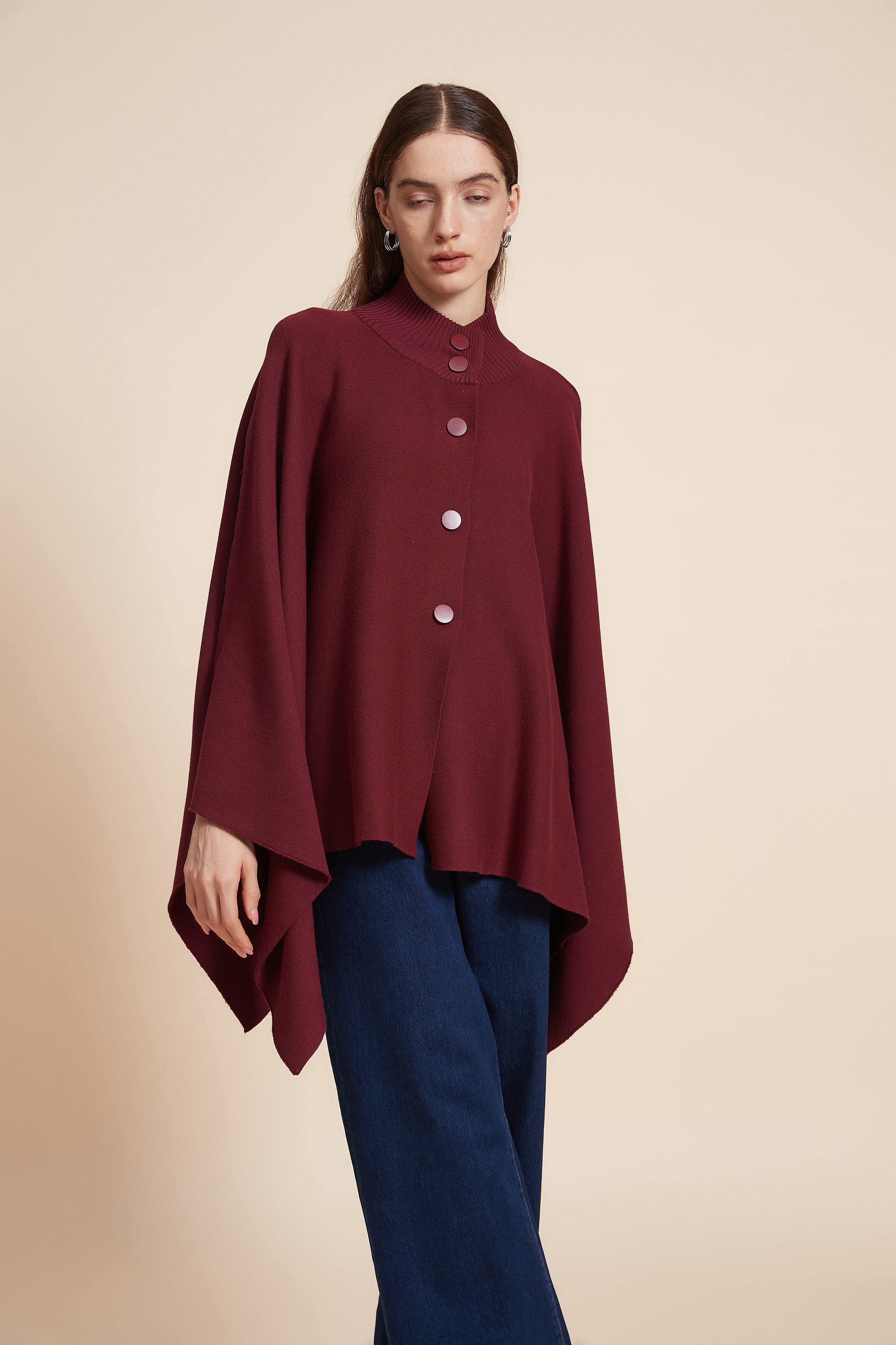 بونشو سادة بأزرار أمامية وكم طويل