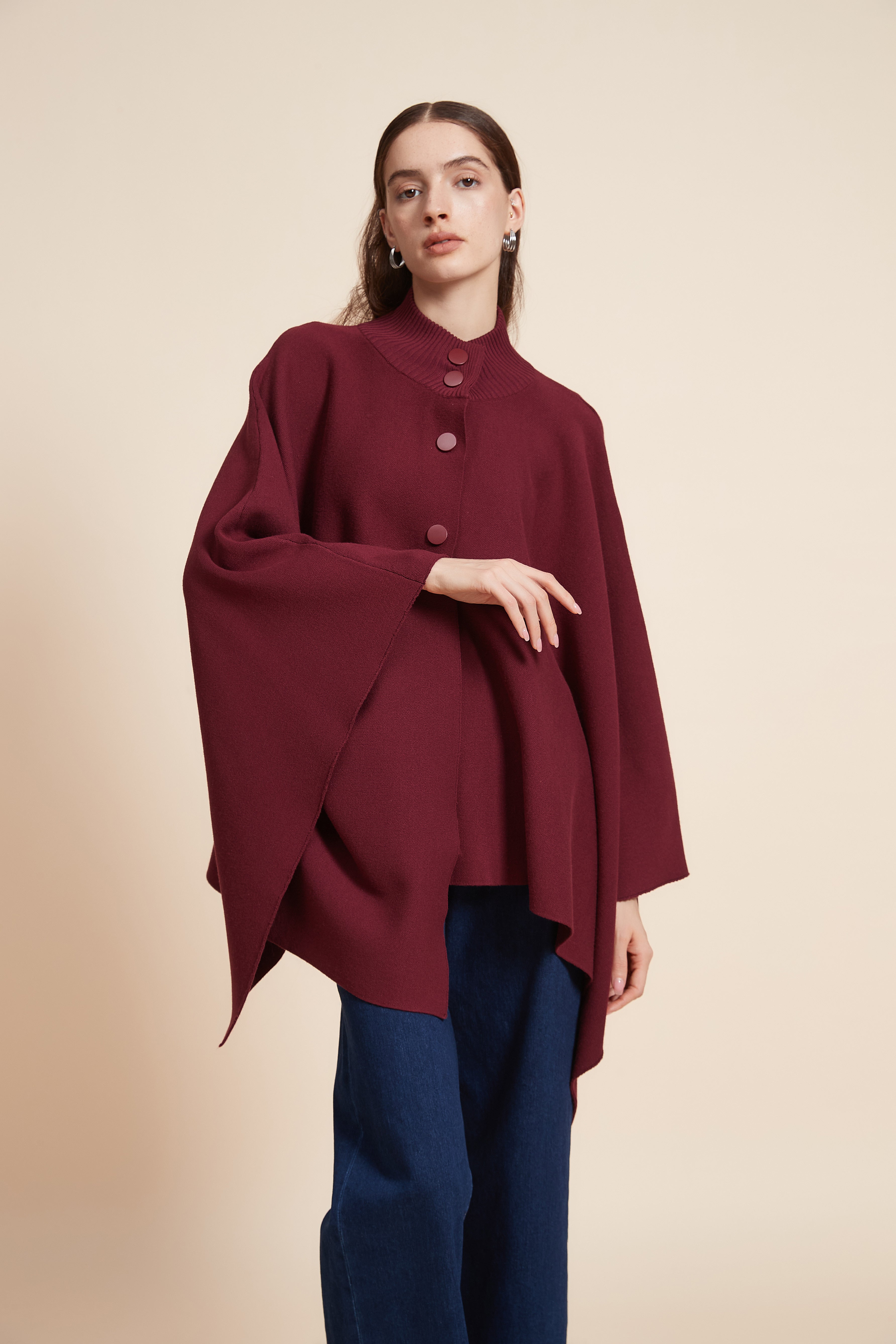 بونشو سادة بأزرار أمامية وكم طويل