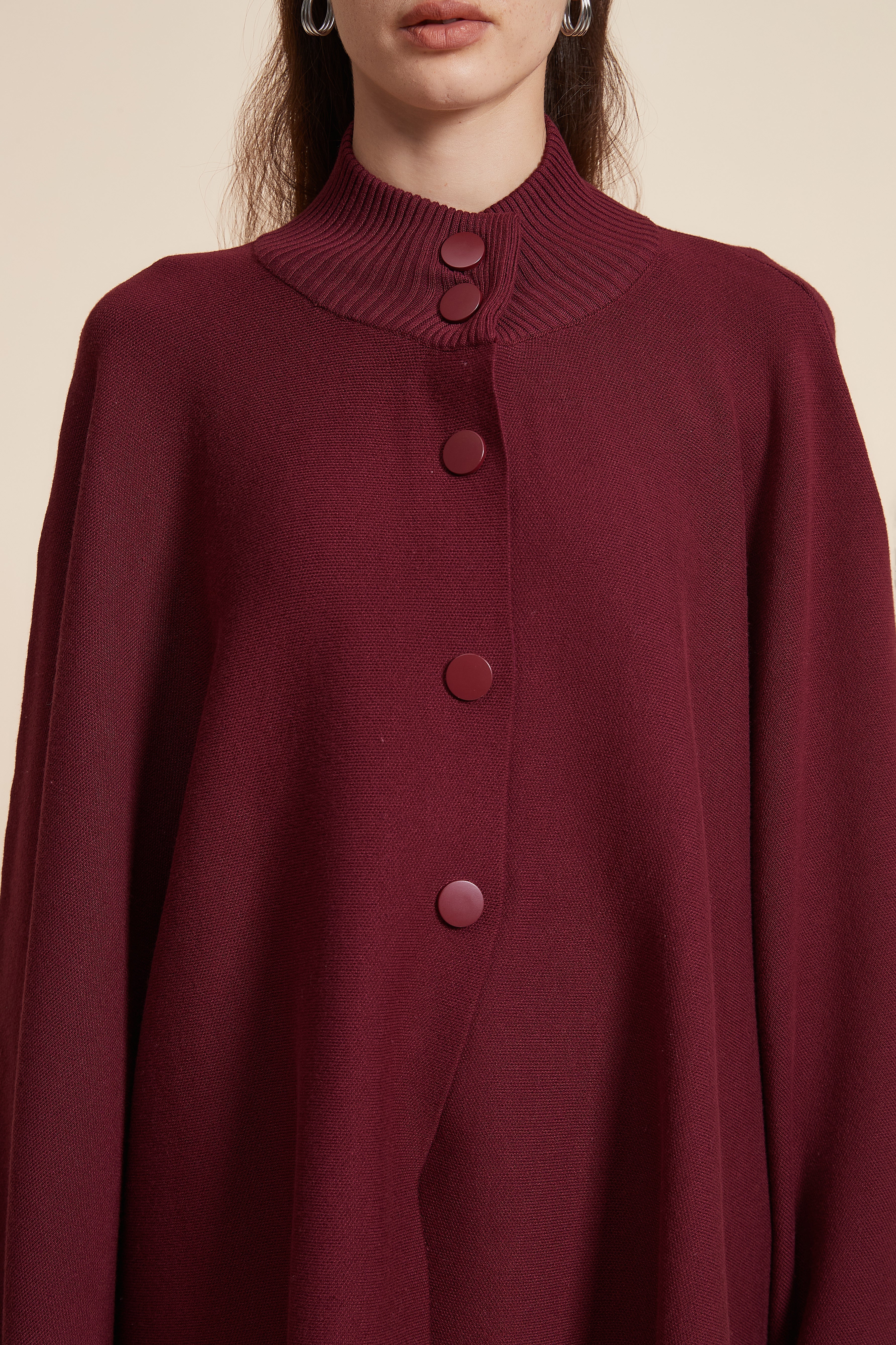 بونشو سادة بأزرار أمامية وكم طويل