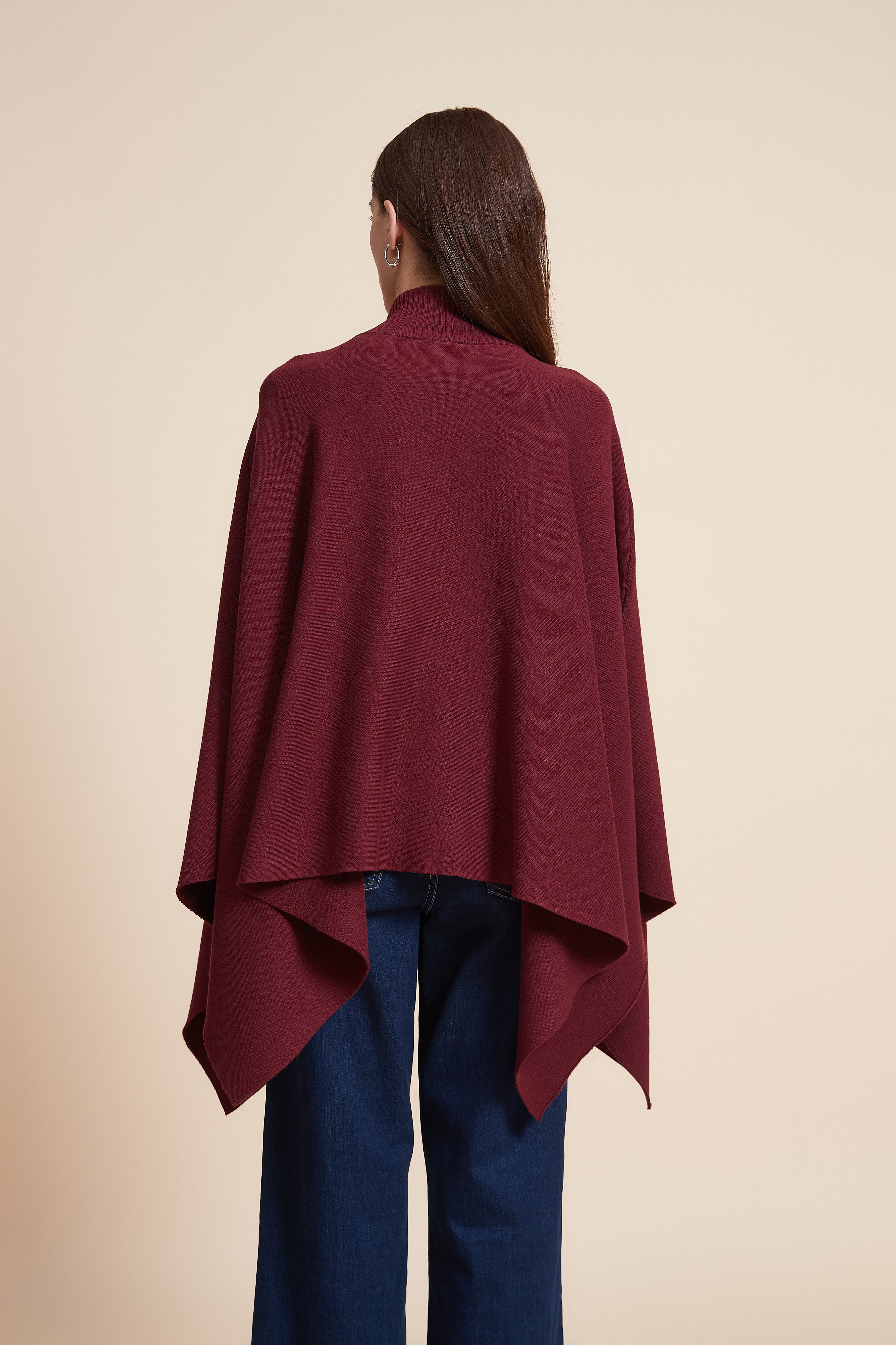 بونشو سادة بأزرار أمامية وكم طويل