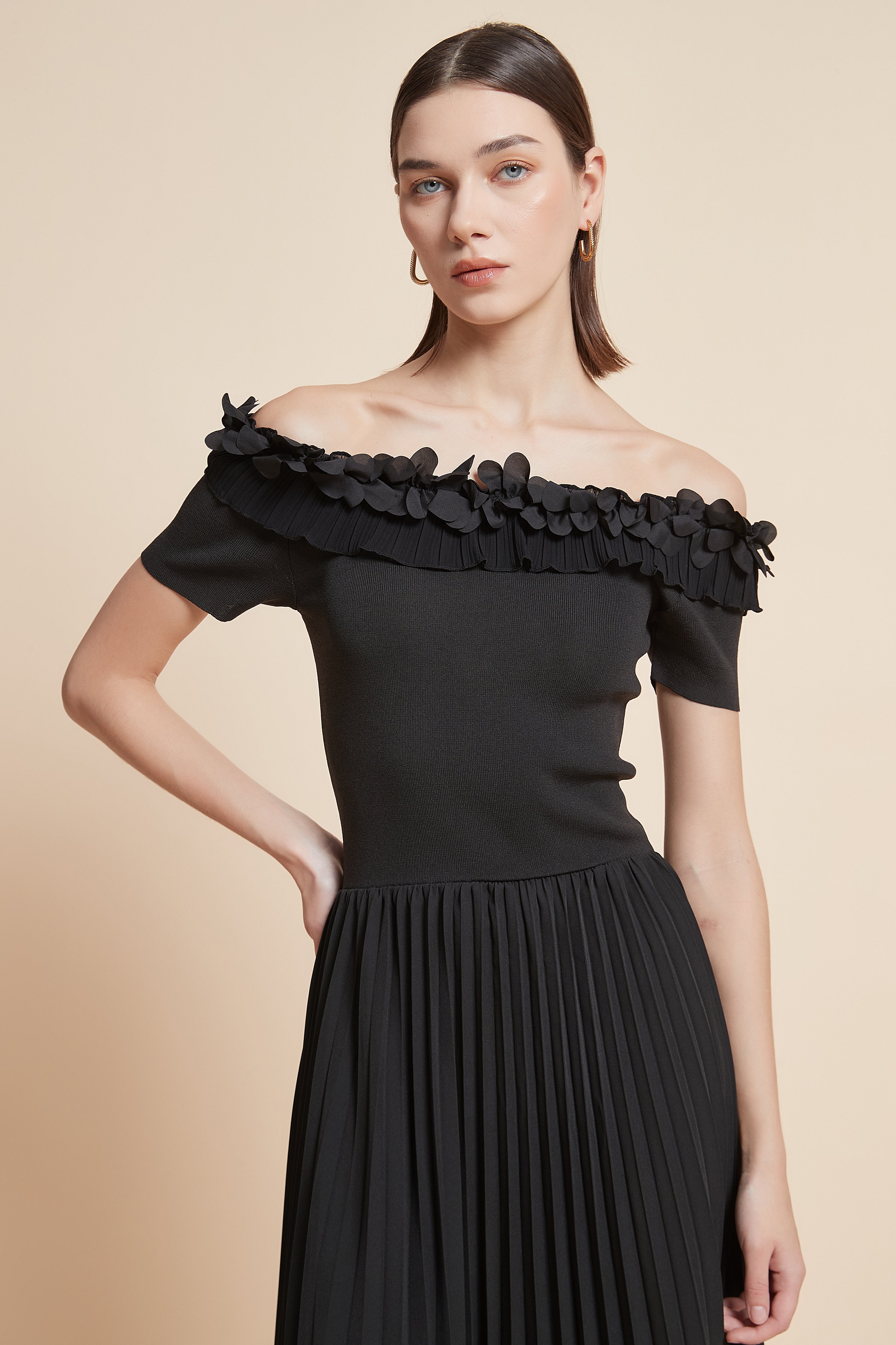 فستان ميدي أوف شولدر بليسيه