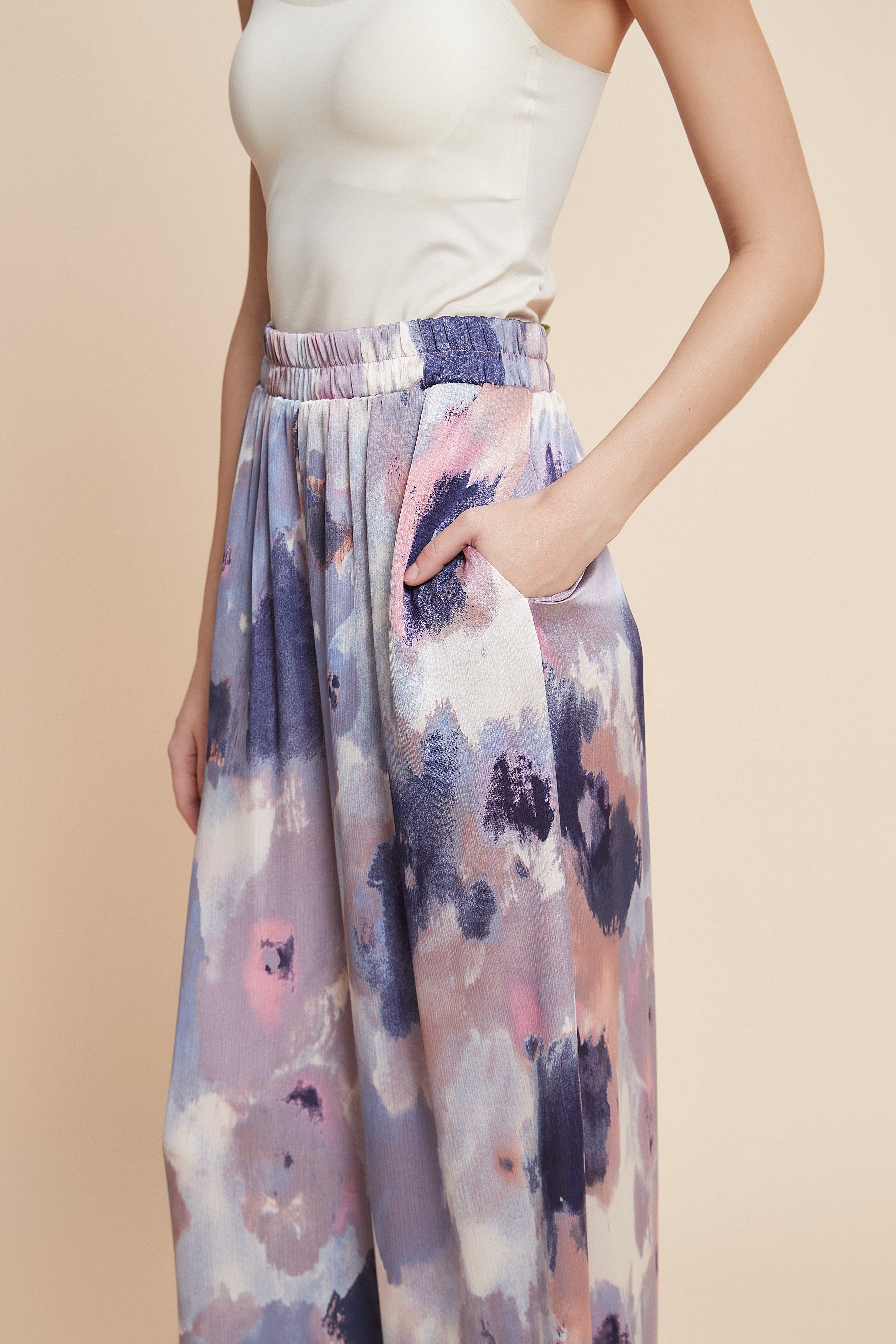 بنطلون طويل منقوش برجل واسعة