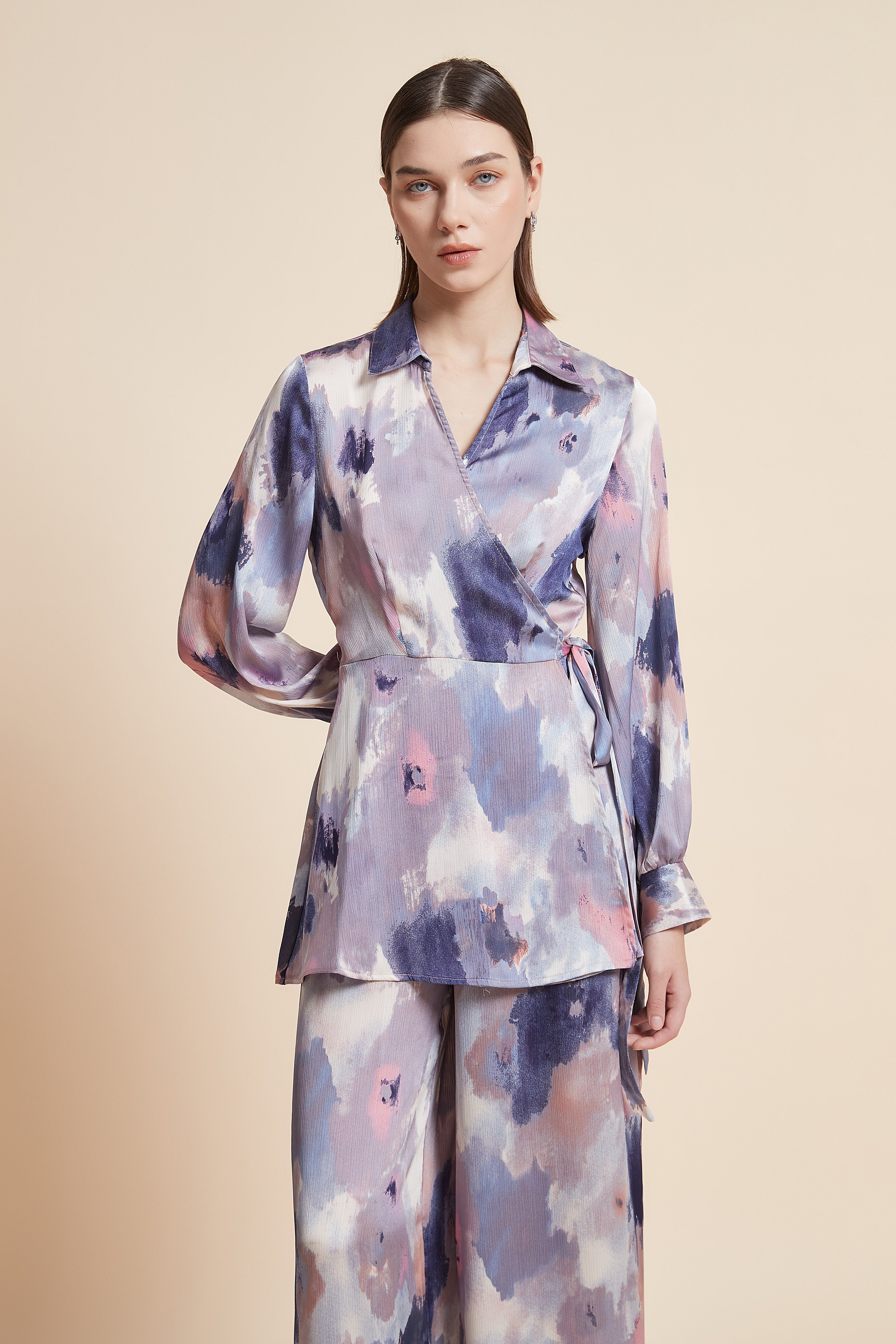 بلوزة كم طويل مطبوعة بطول الخاصرة