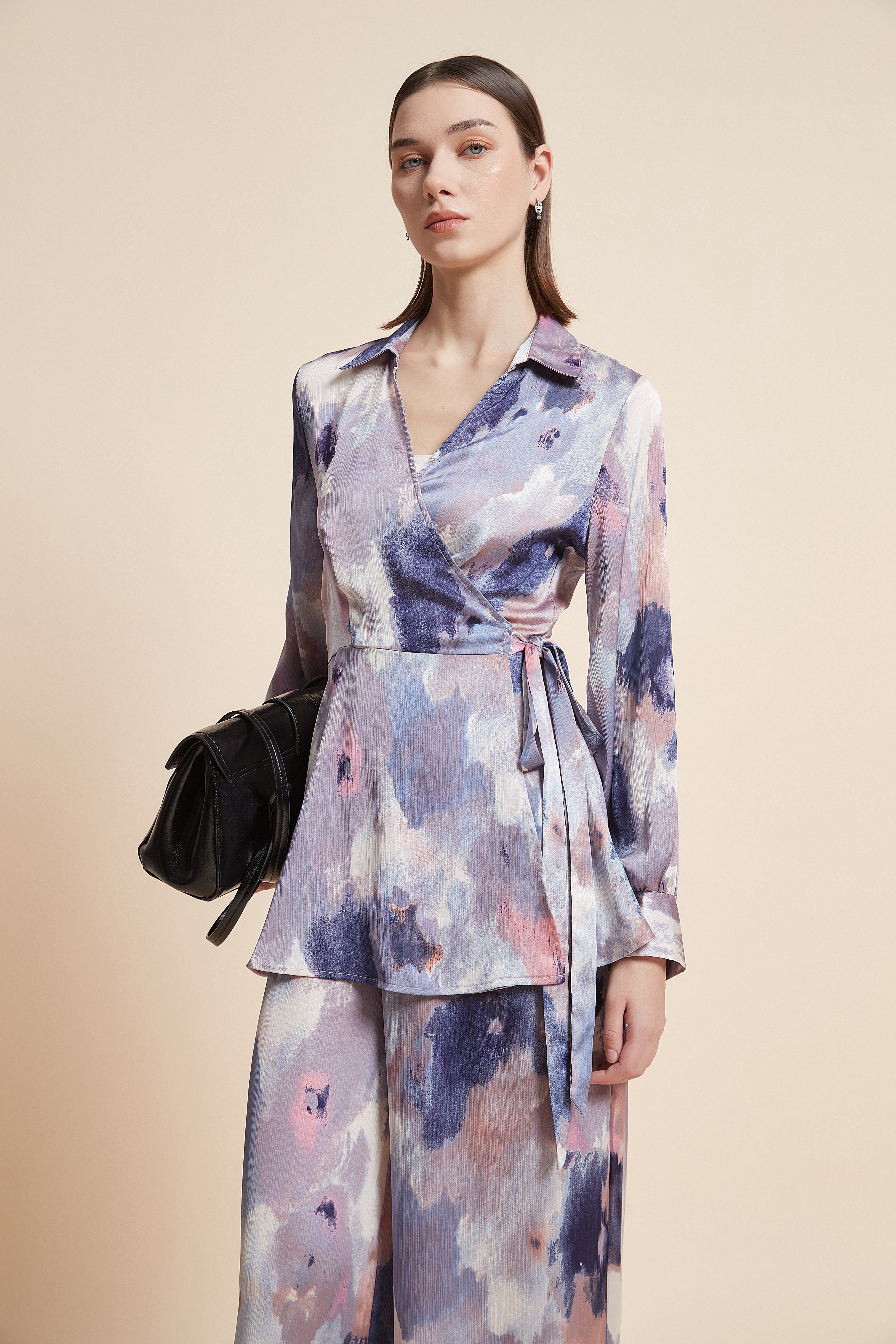 بلوزة كم طويل مطبوعة بطول الخاصرة